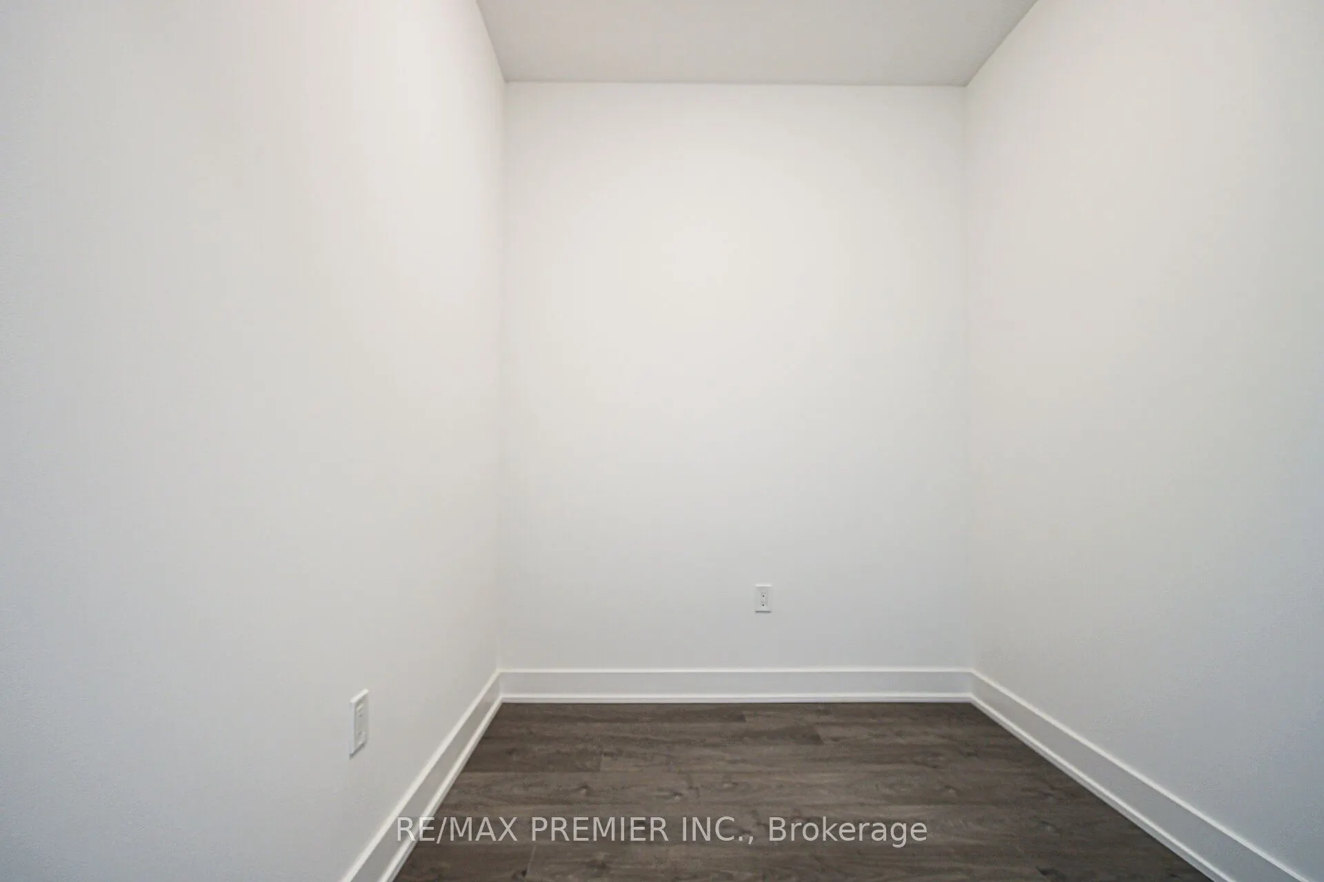 2343 Khalsa Gate W, #821