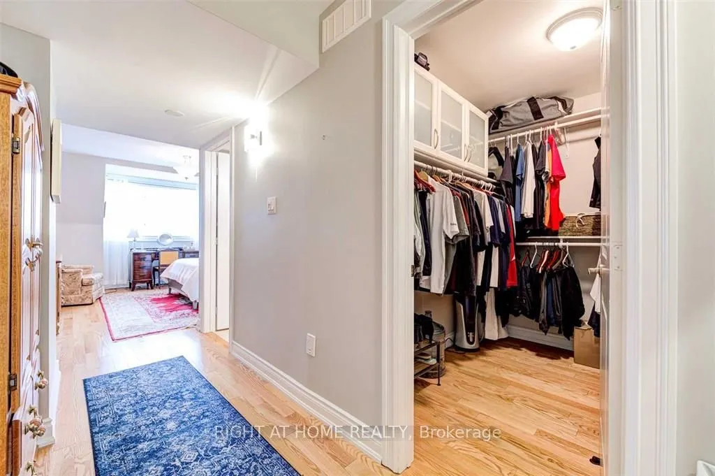 99 Brant Street S, #6