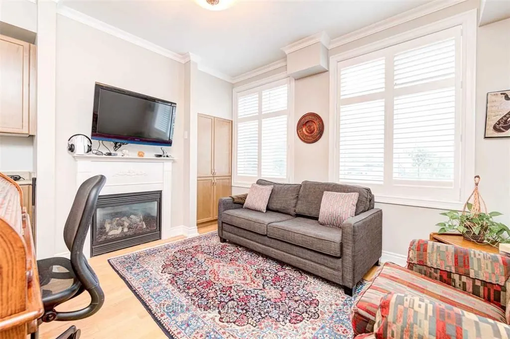 99 Brant Street S, #6