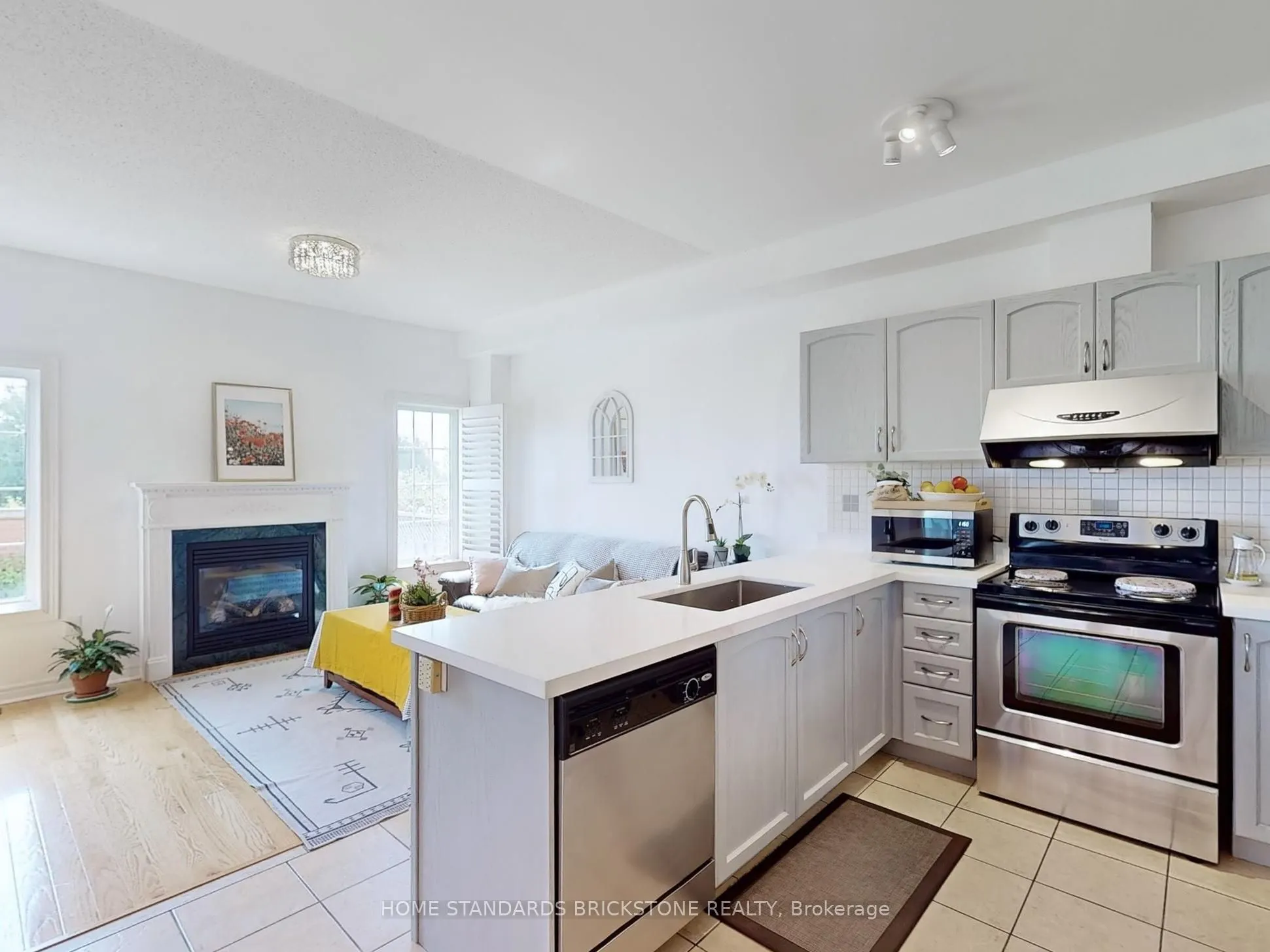 50 Versailles Crescent