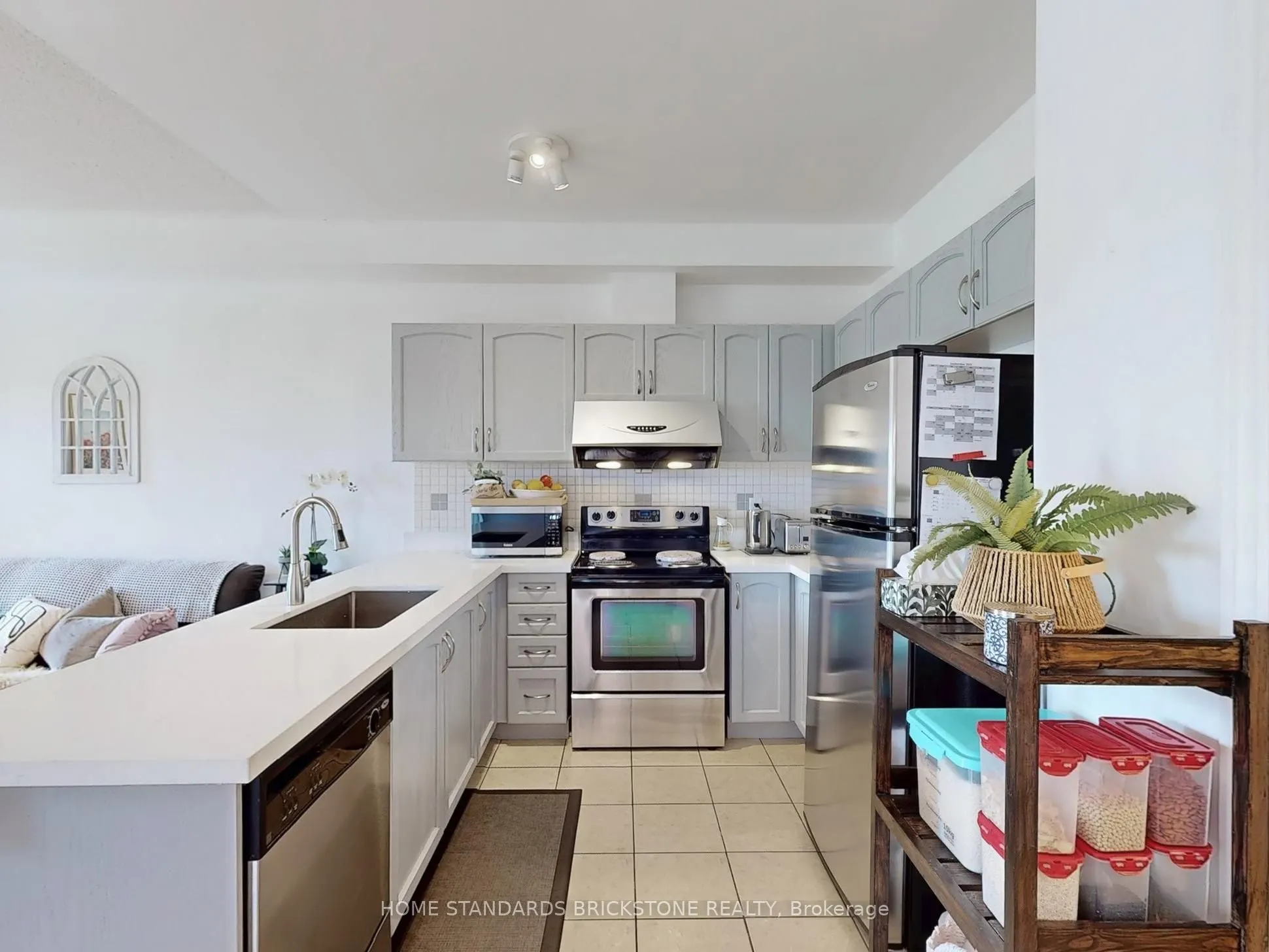 50 Versailles Crescent