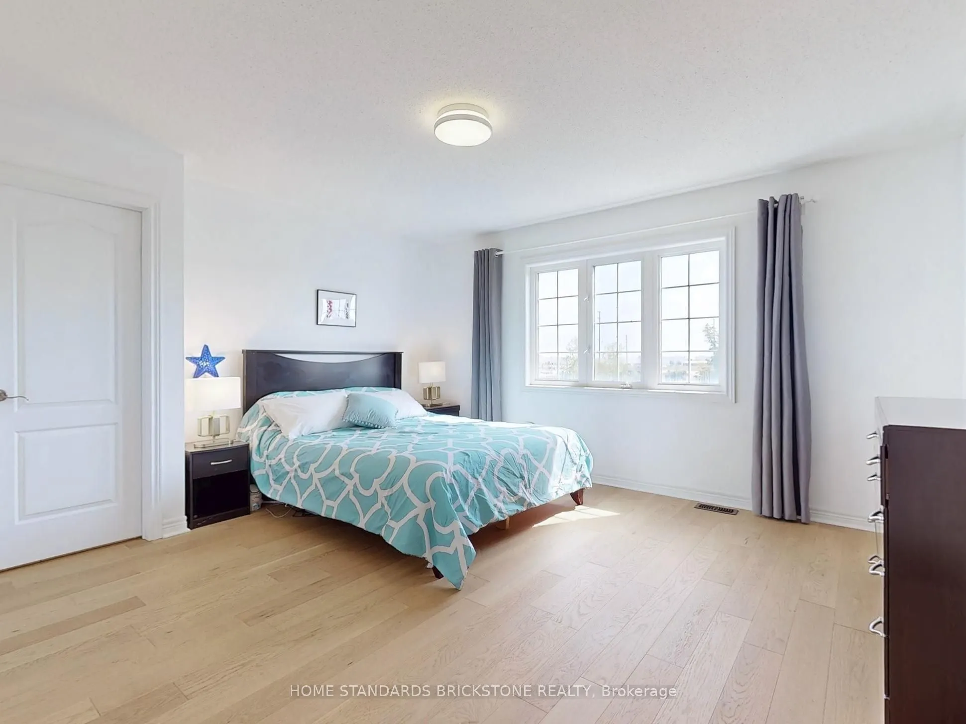 50 Versailles Crescent