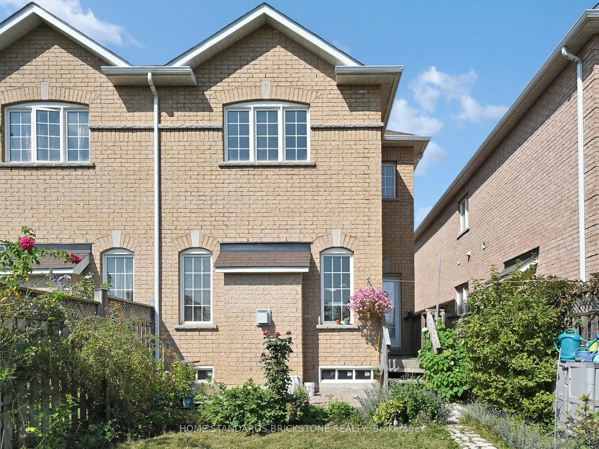 50 Versailles Crescent