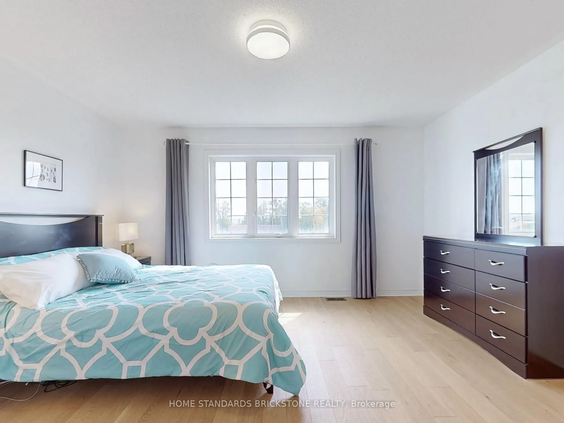 50 Versailles Crescent