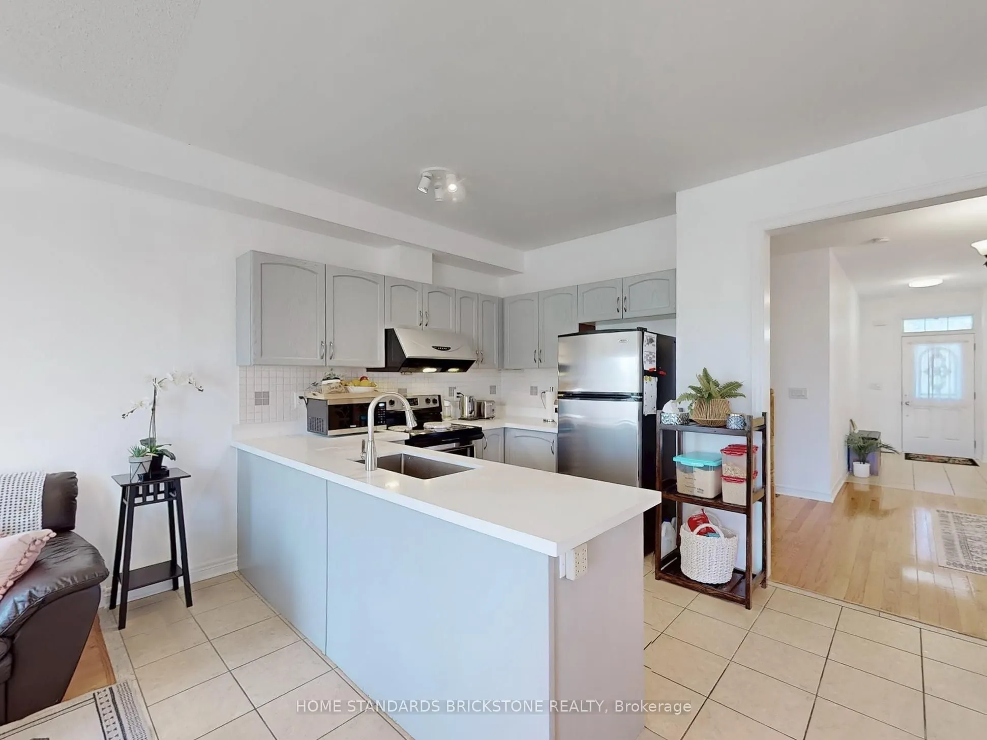50 Versailles Crescent
