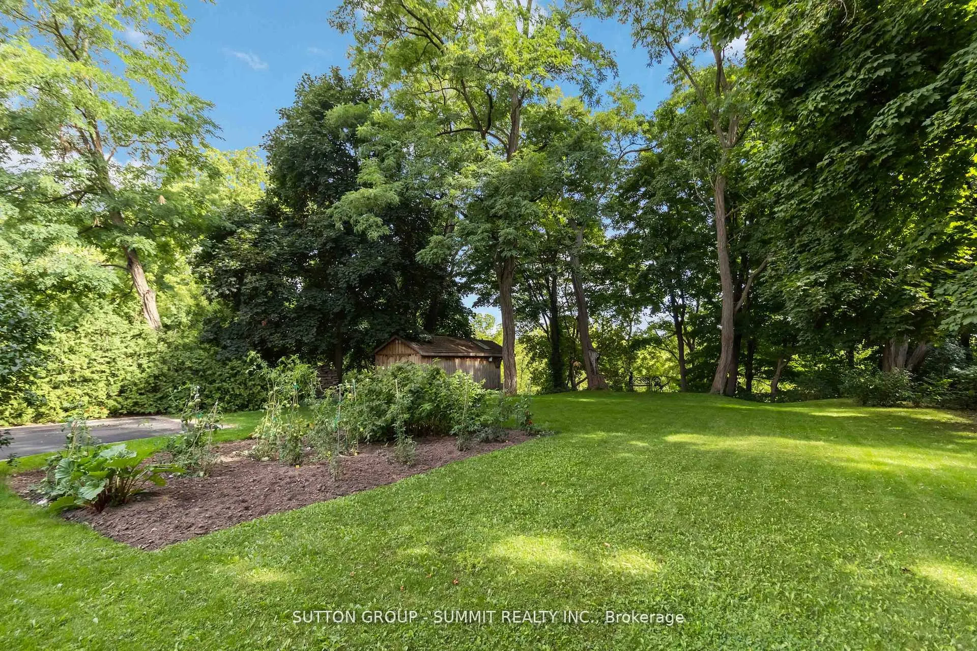 353 Queen Street S