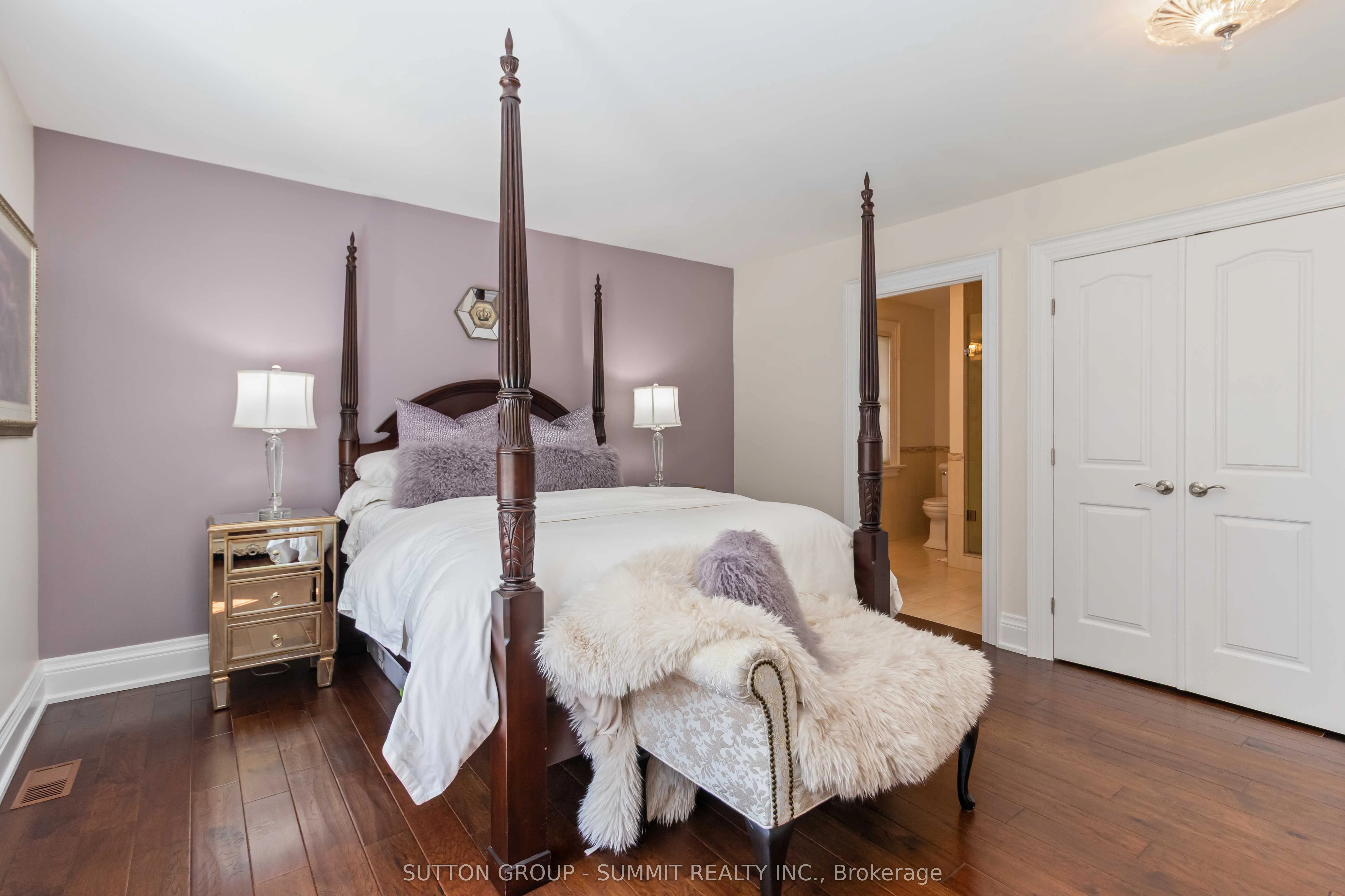 353 Queen Street S