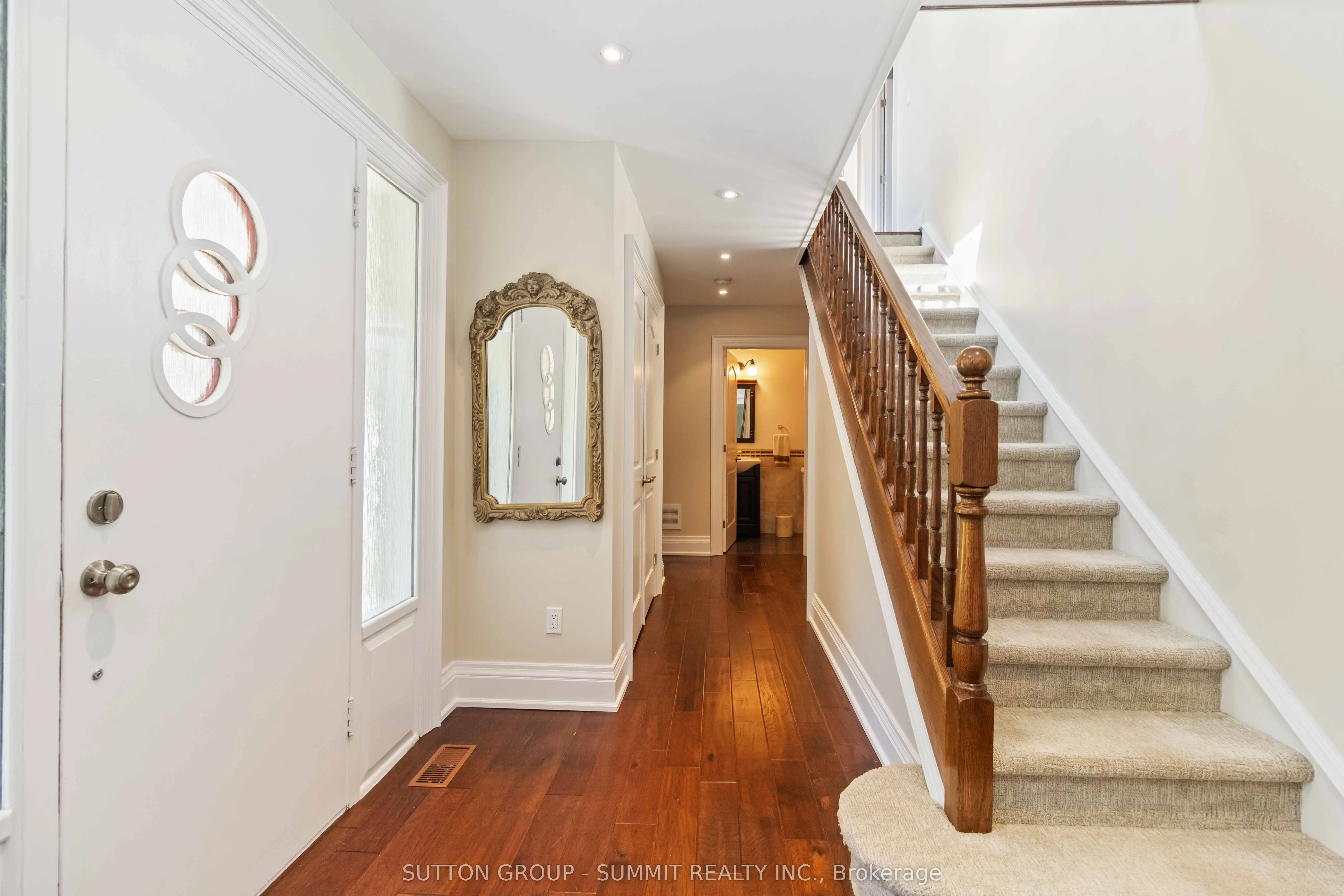 353 Queen Street S