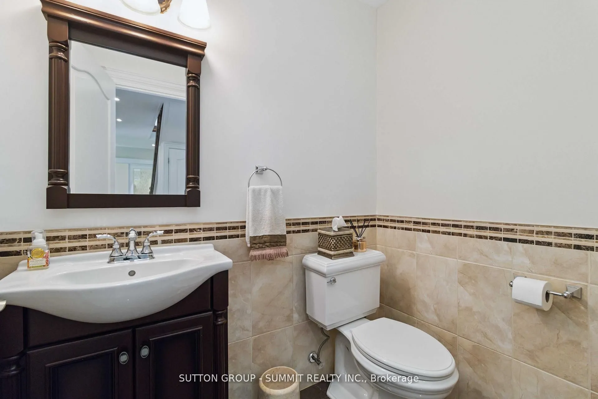 353 Queen Street S