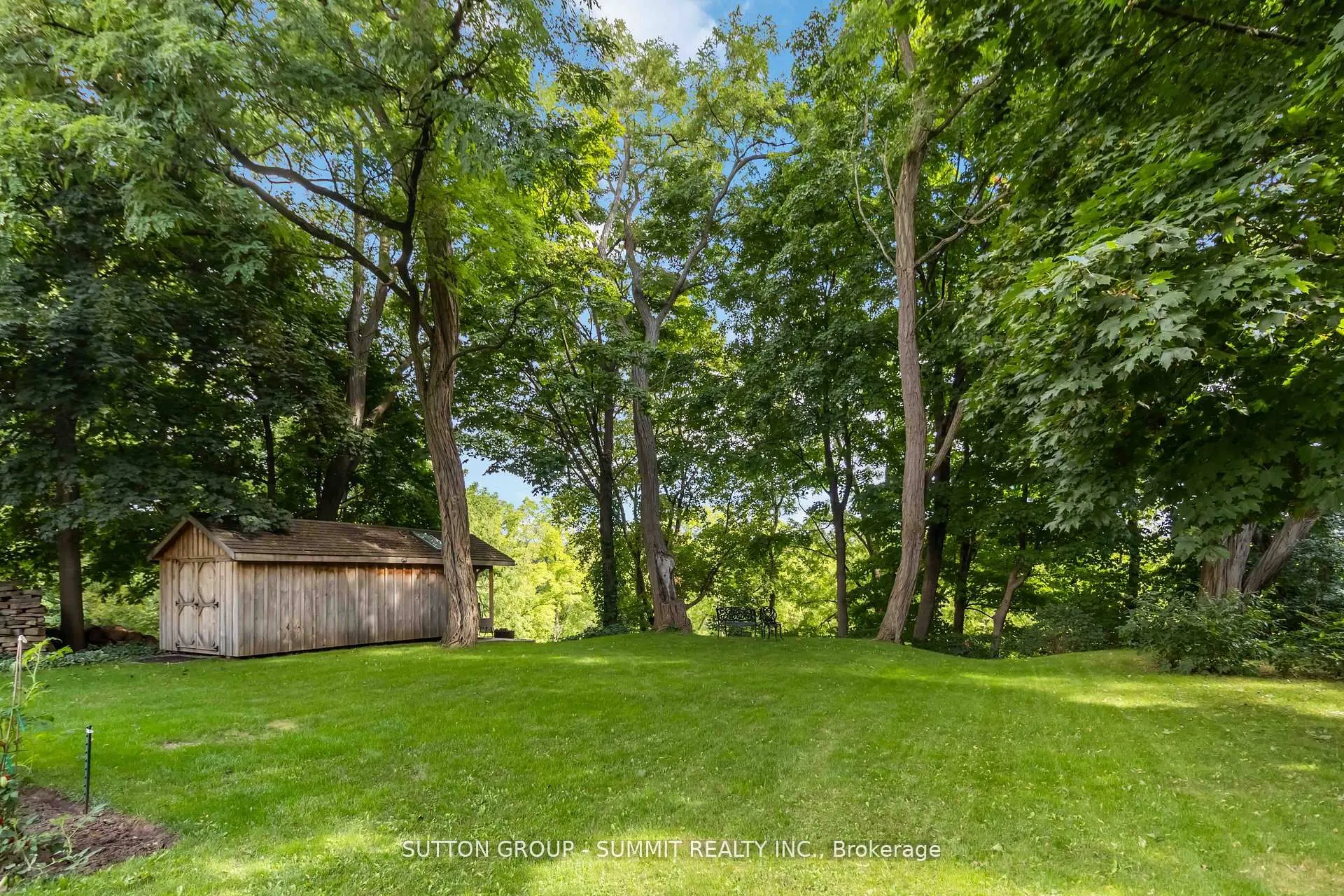 353 Queen Street S