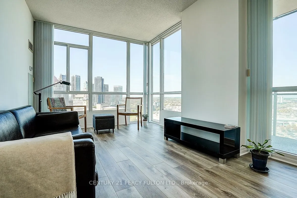 220 Burnhamthorpe Road W