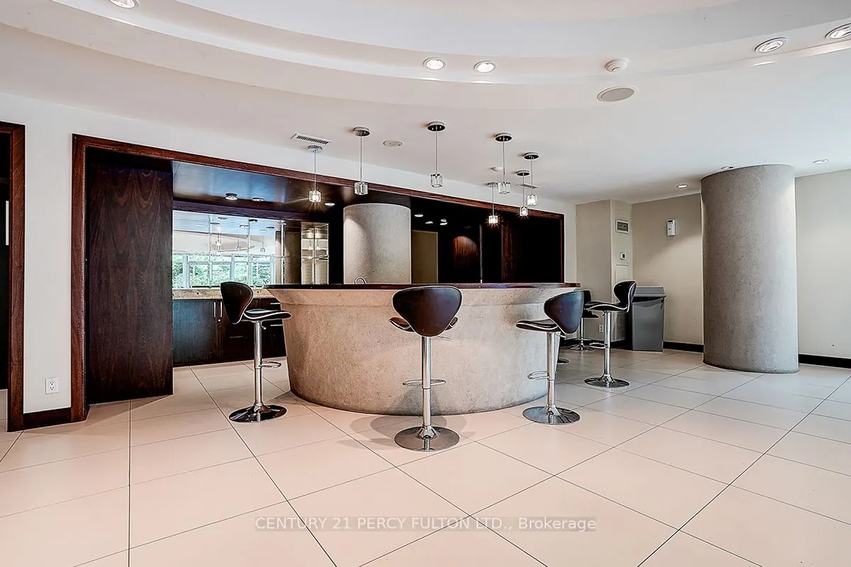 220 Burnhamthorpe Road W