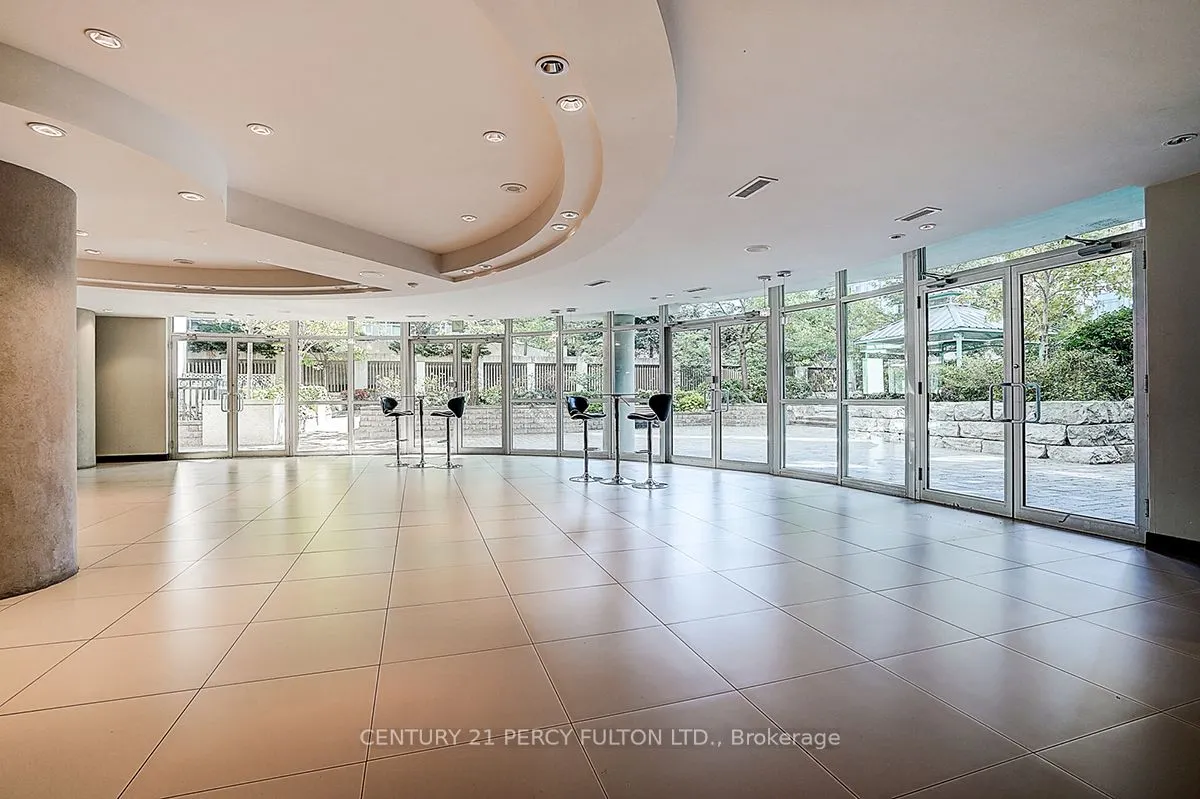 220 Burnhamthorpe Road W