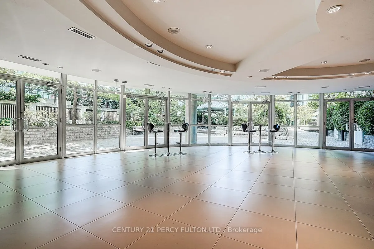 220 Burnhamthorpe Road W