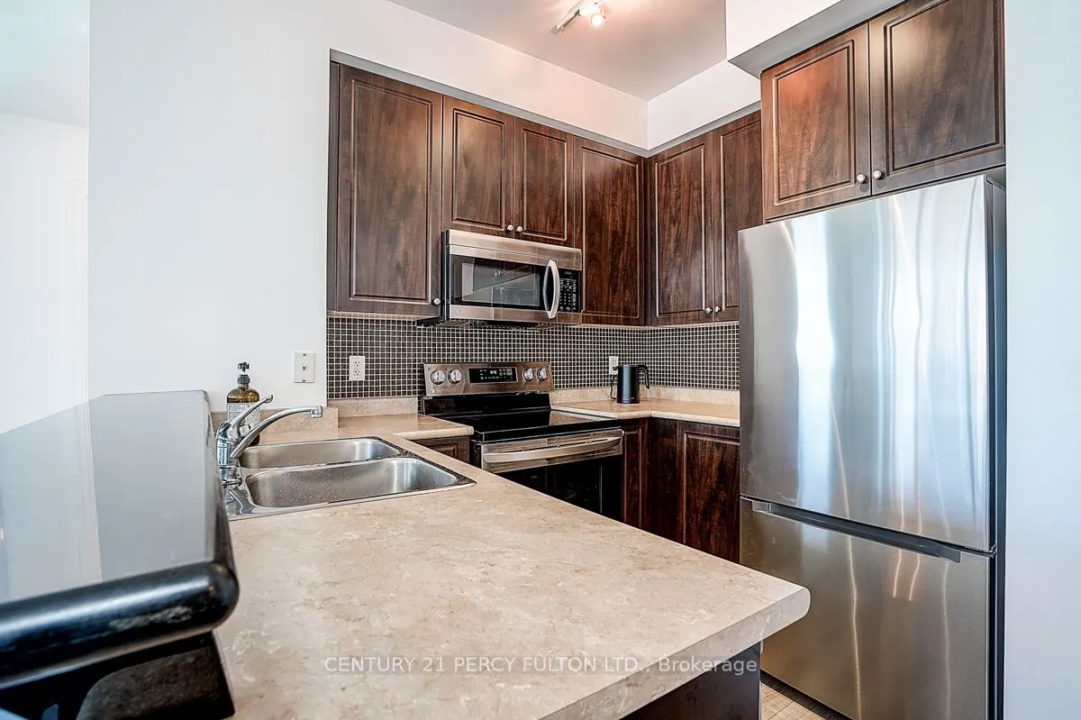 220 Burnhamthorpe Road W