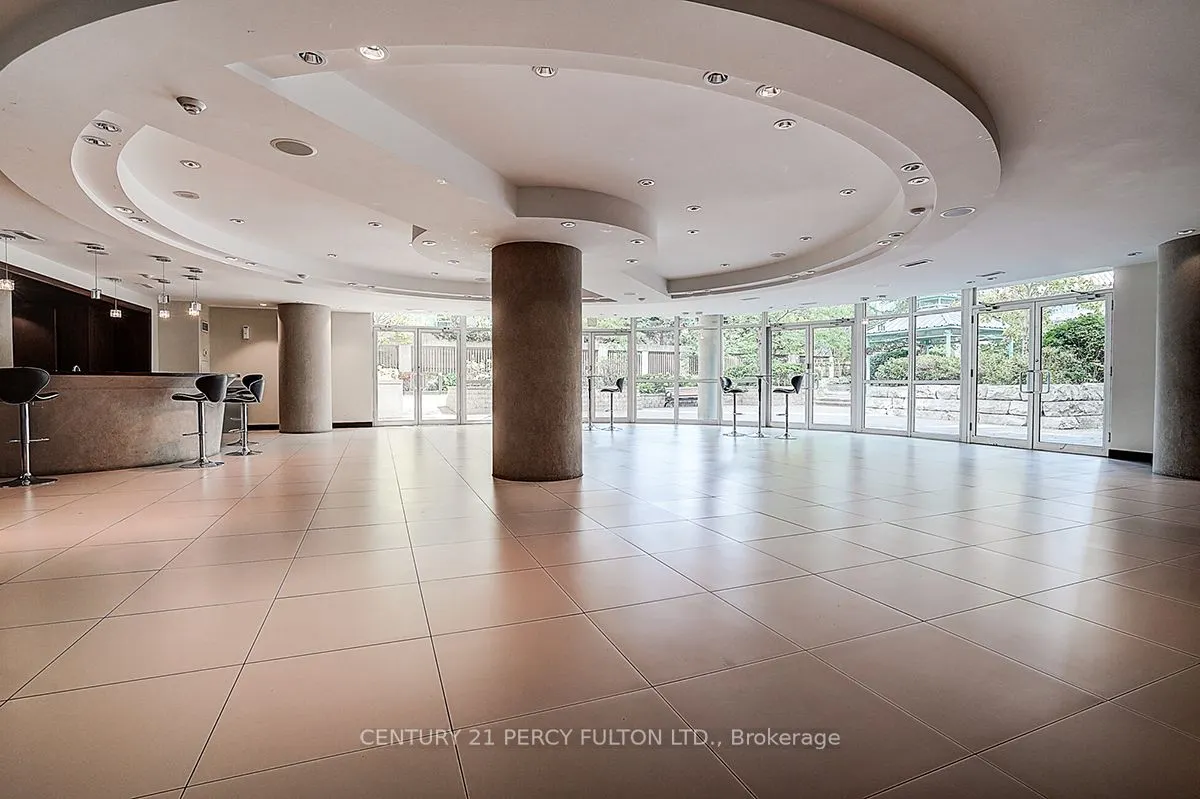 220 Burnhamthorpe Road W