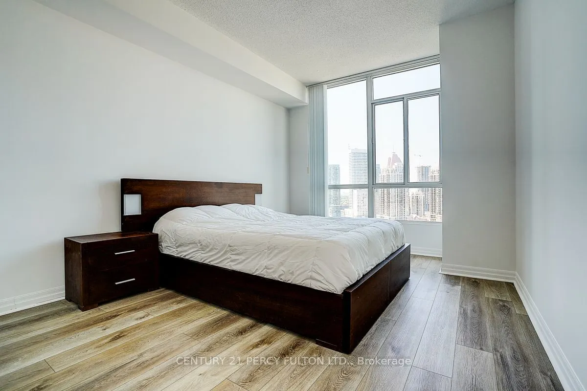 220 Burnhamthorpe Road W