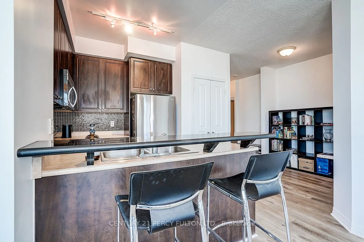 220 Burnhamthorpe Road W