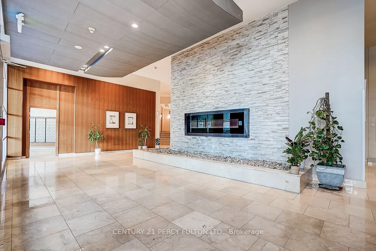 220 Burnhamthorpe Road W