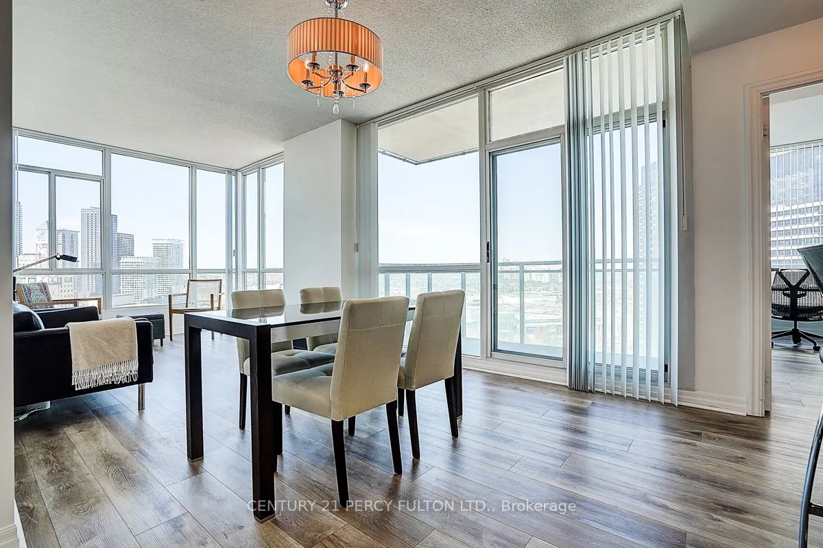 220 Burnhamthorpe Road W