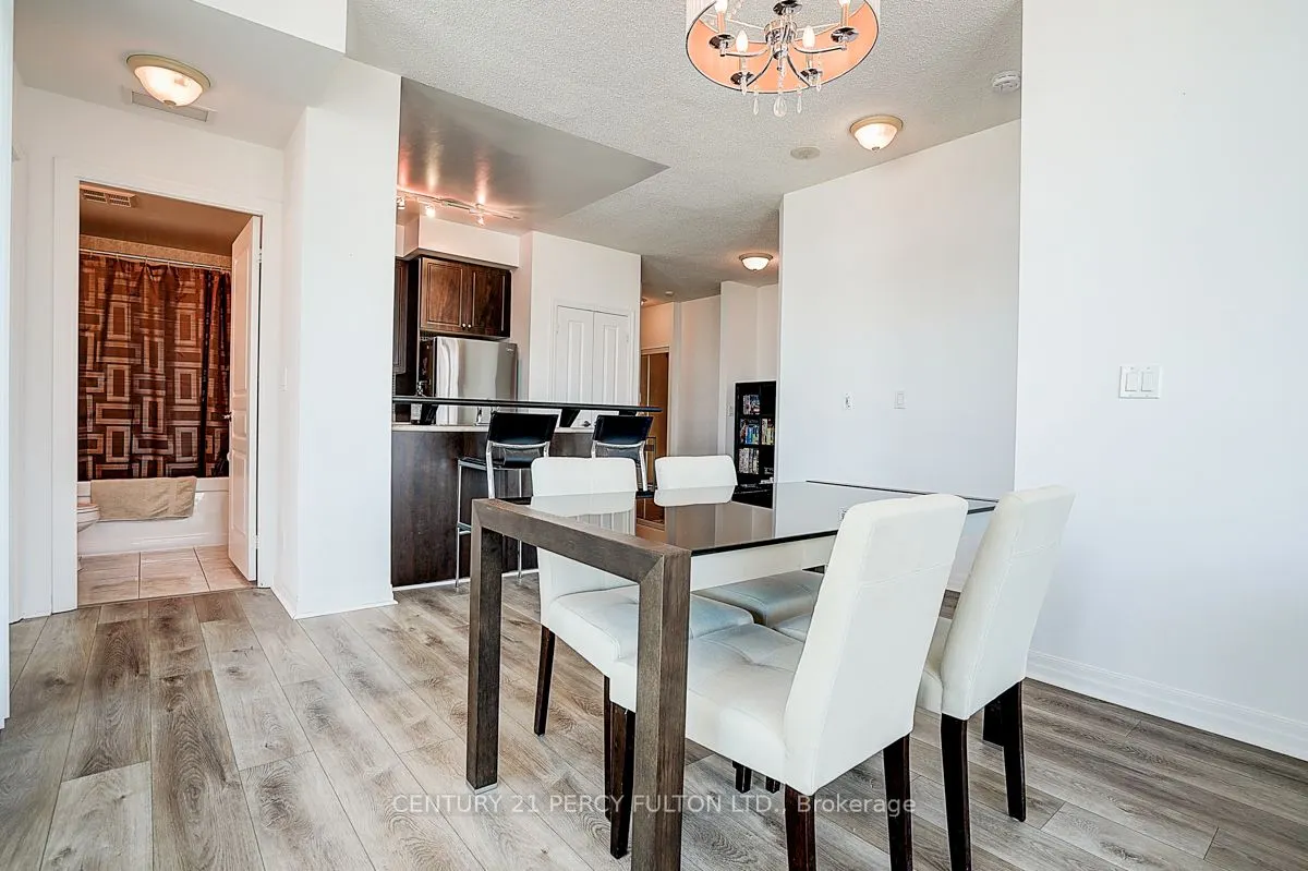 220 Burnhamthorpe Road W