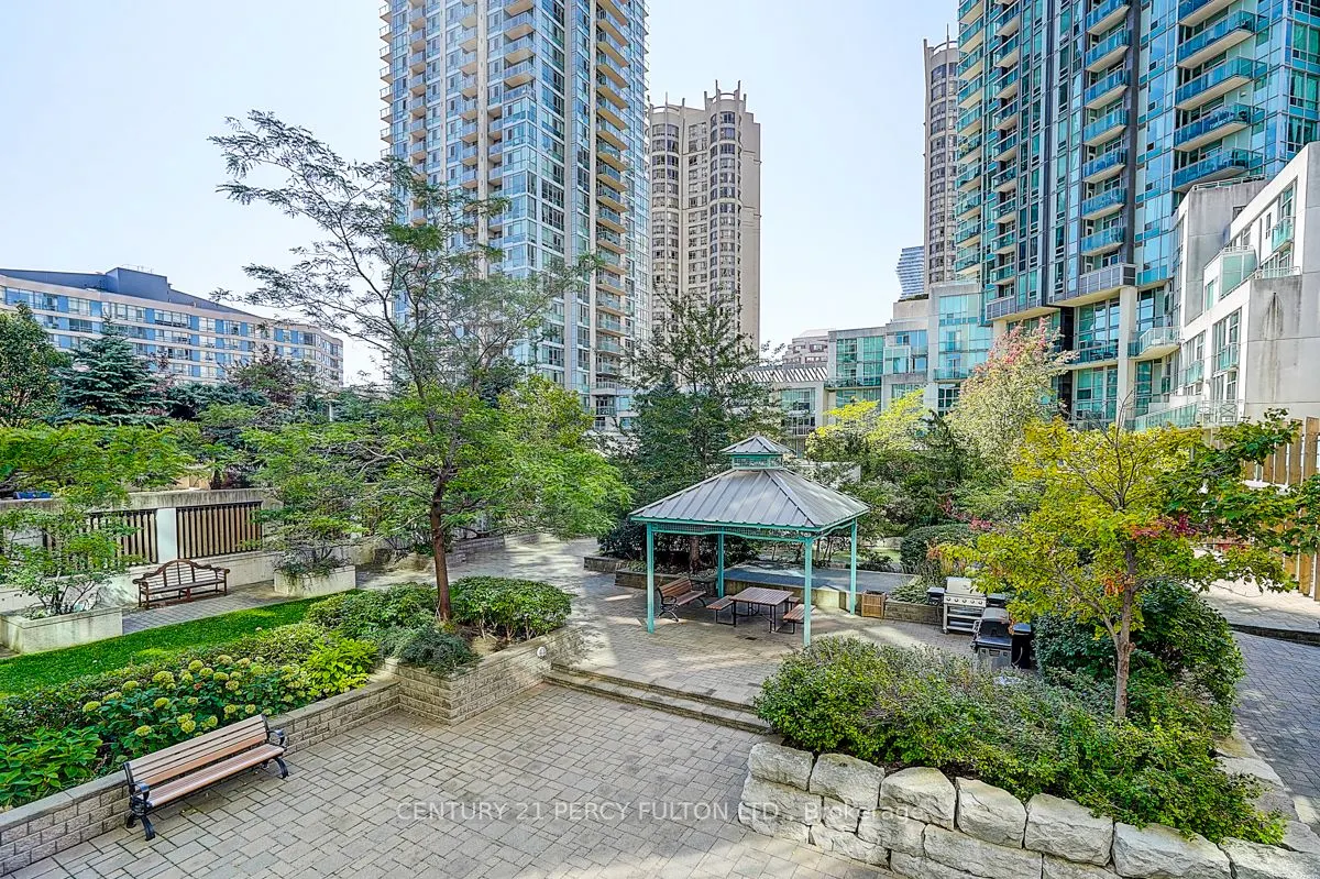 220 Burnhamthorpe Road W