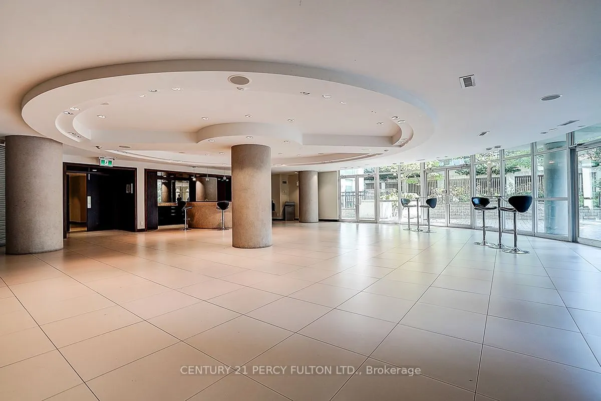 220 Burnhamthorpe Road W