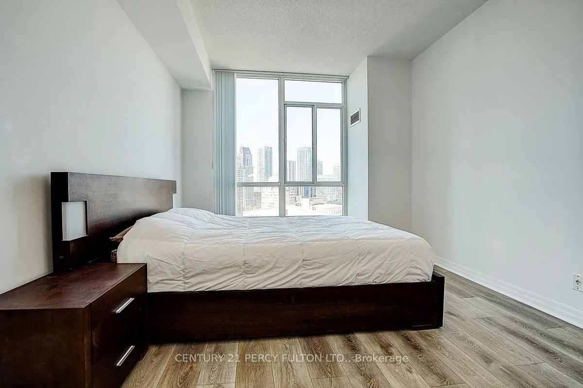 220 Burnhamthorpe Road W