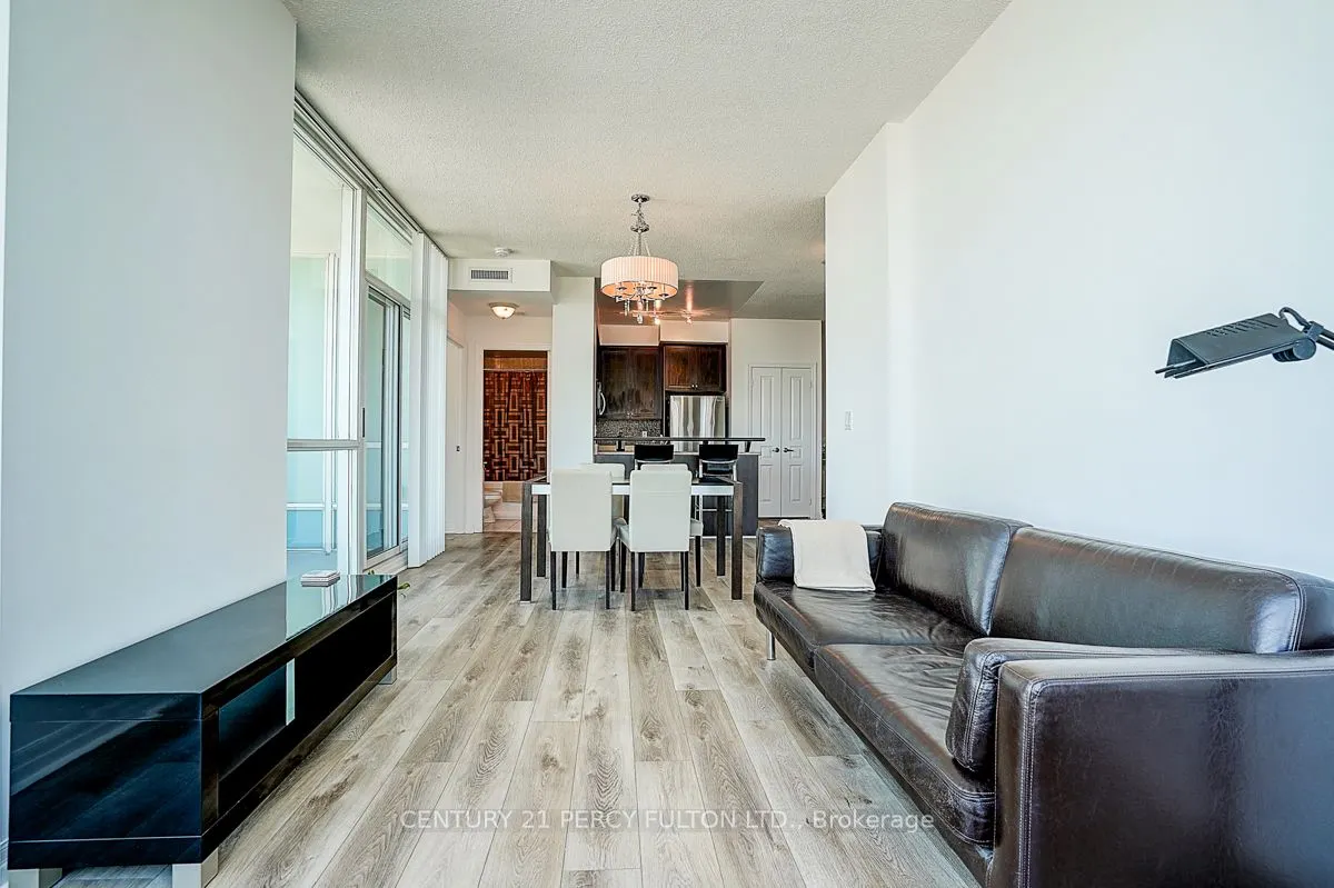 220 Burnhamthorpe Road W