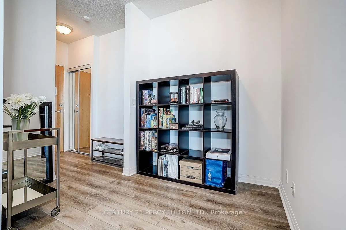 220 Burnhamthorpe Road W