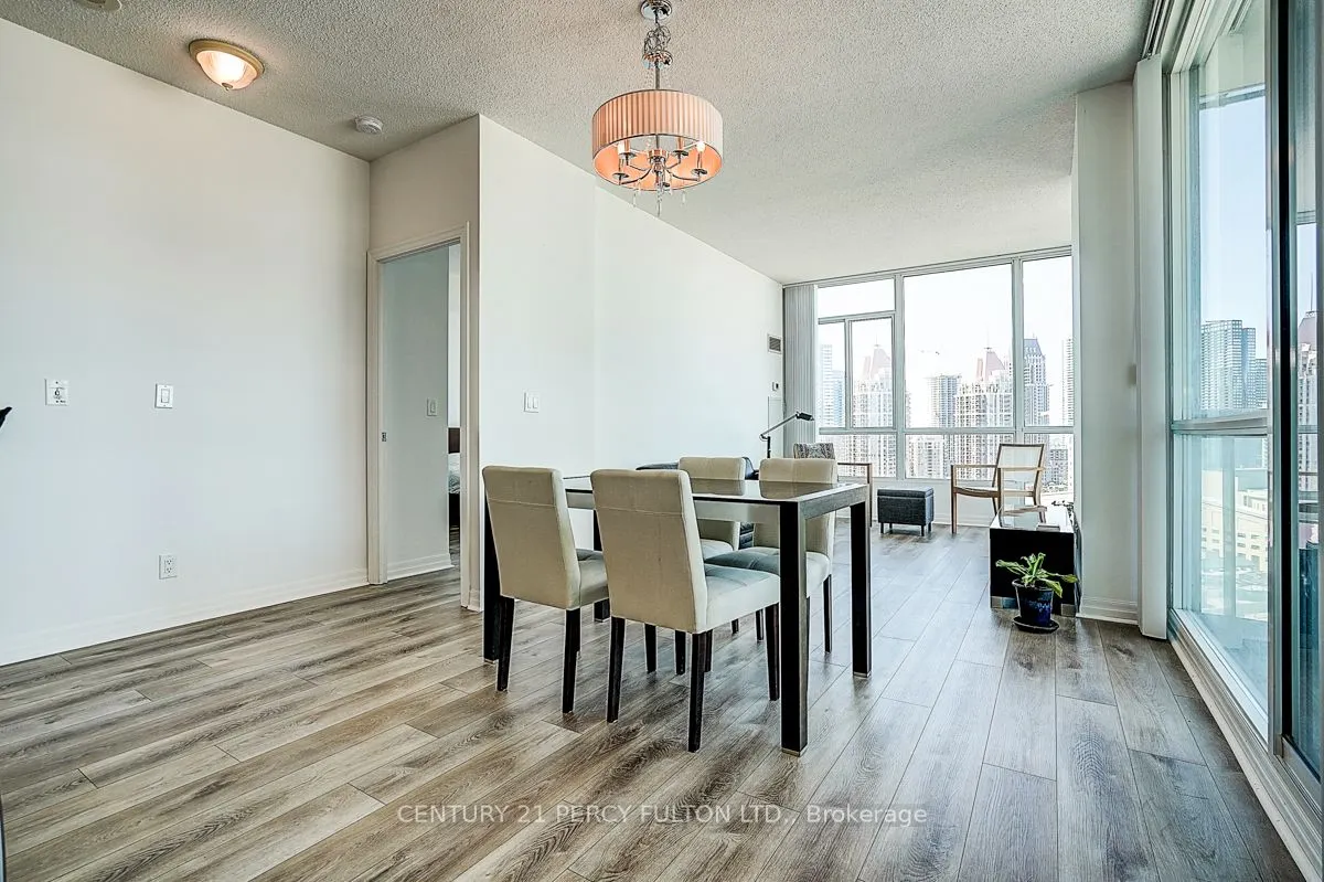 220 Burnhamthorpe Road W