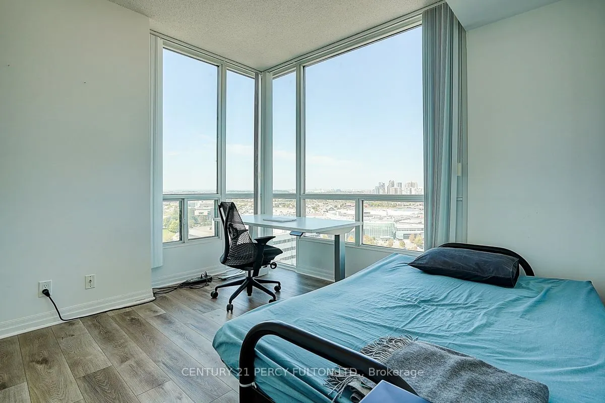 220 Burnhamthorpe Road W