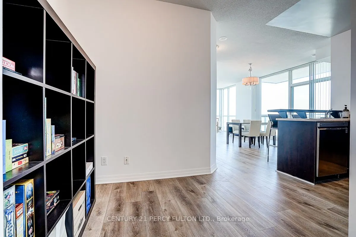 220 Burnhamthorpe Road W