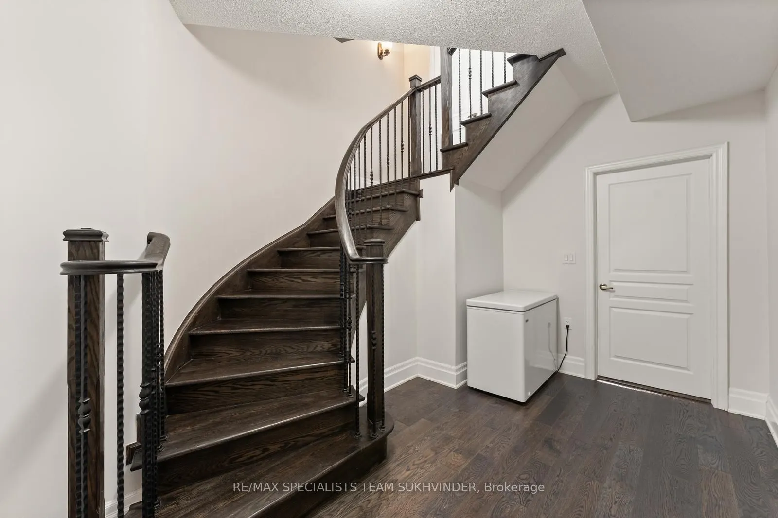 6 Prince Michael Court