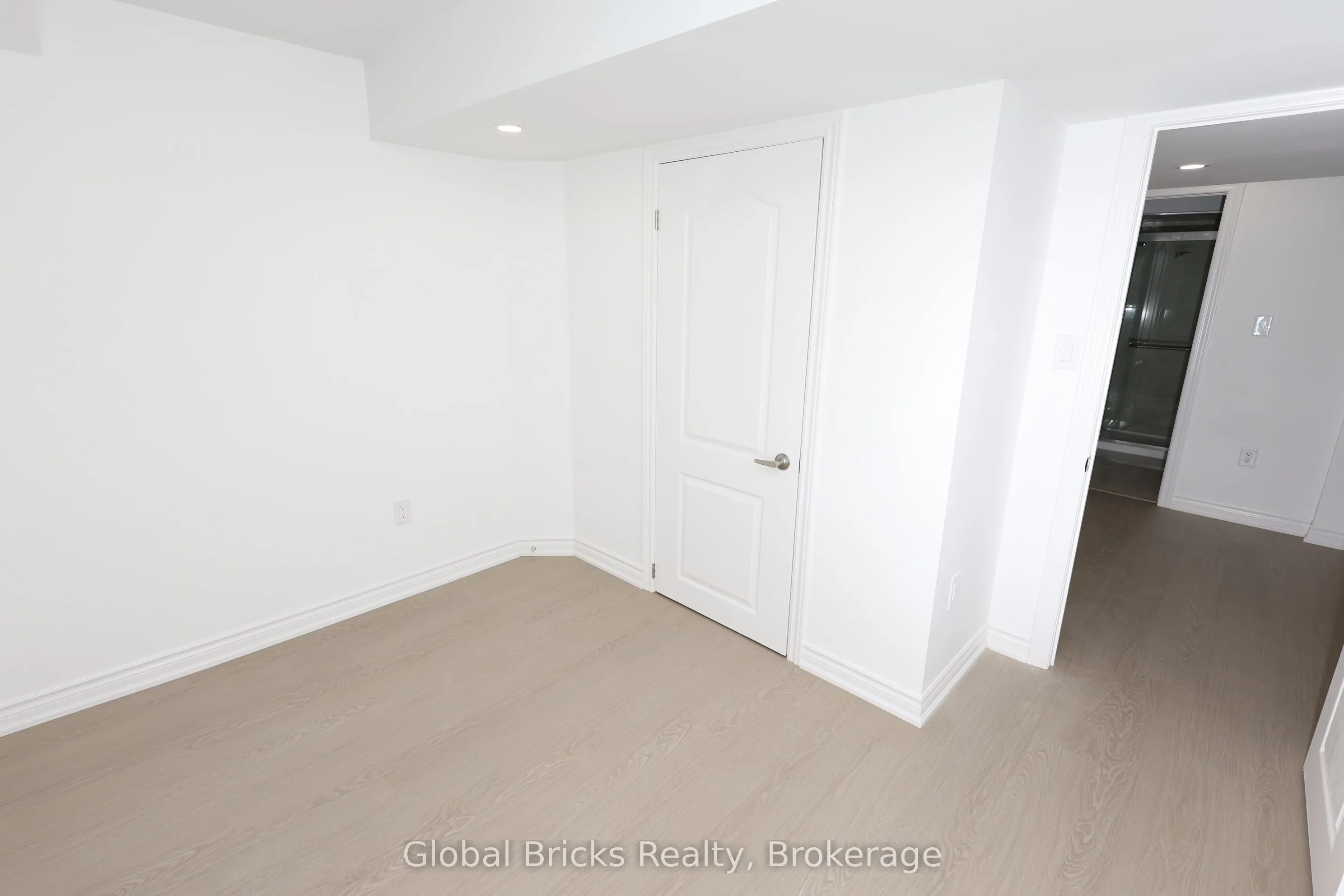 12 Bosworth Street N