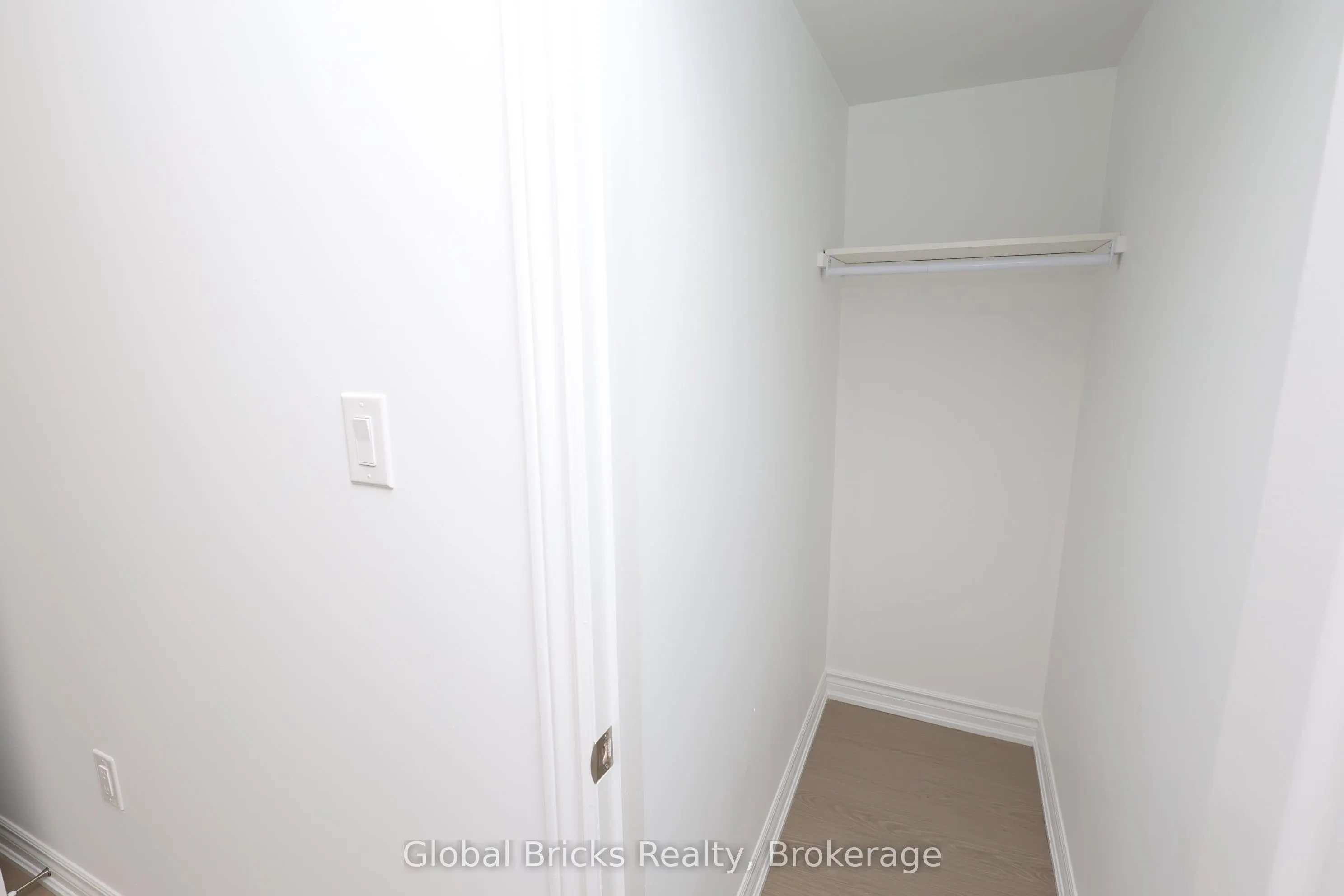 12 Bosworth Street N