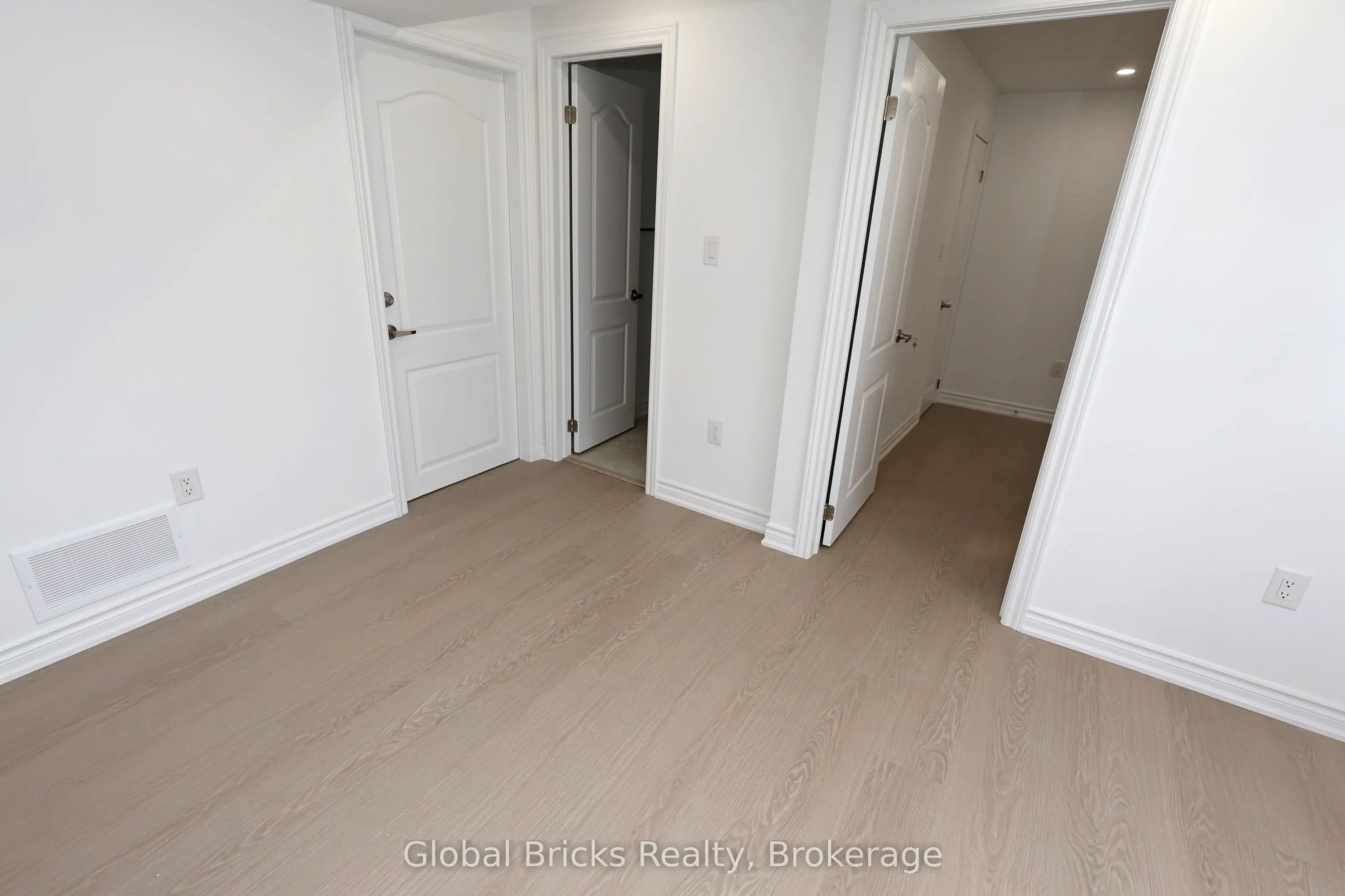12 Bosworth Street N