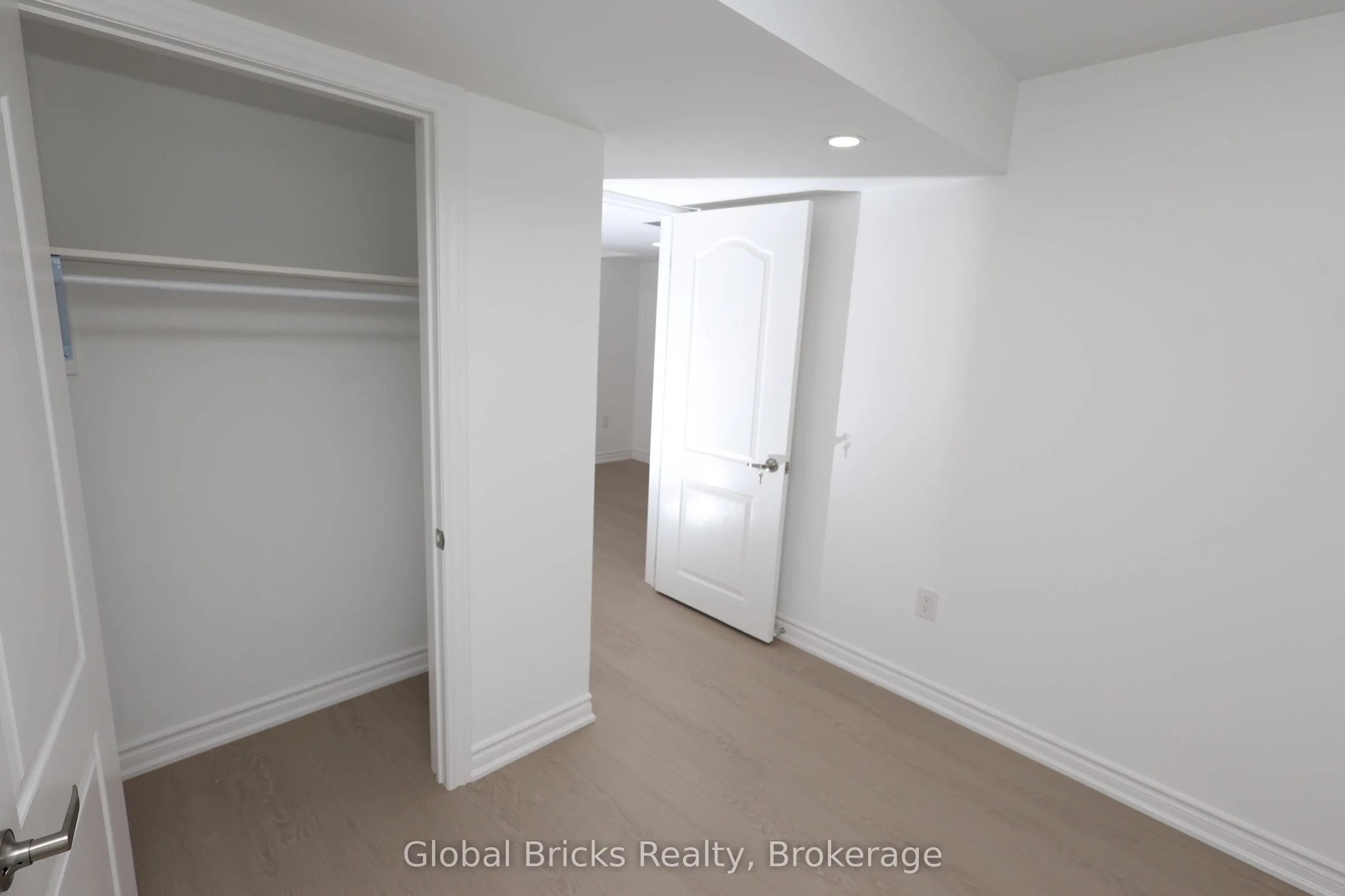 12 Bosworth Street N