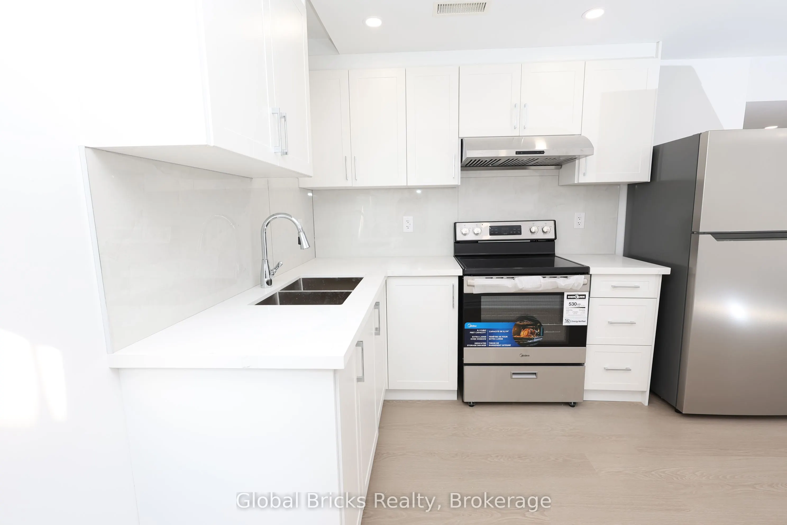12 Bosworth Street N