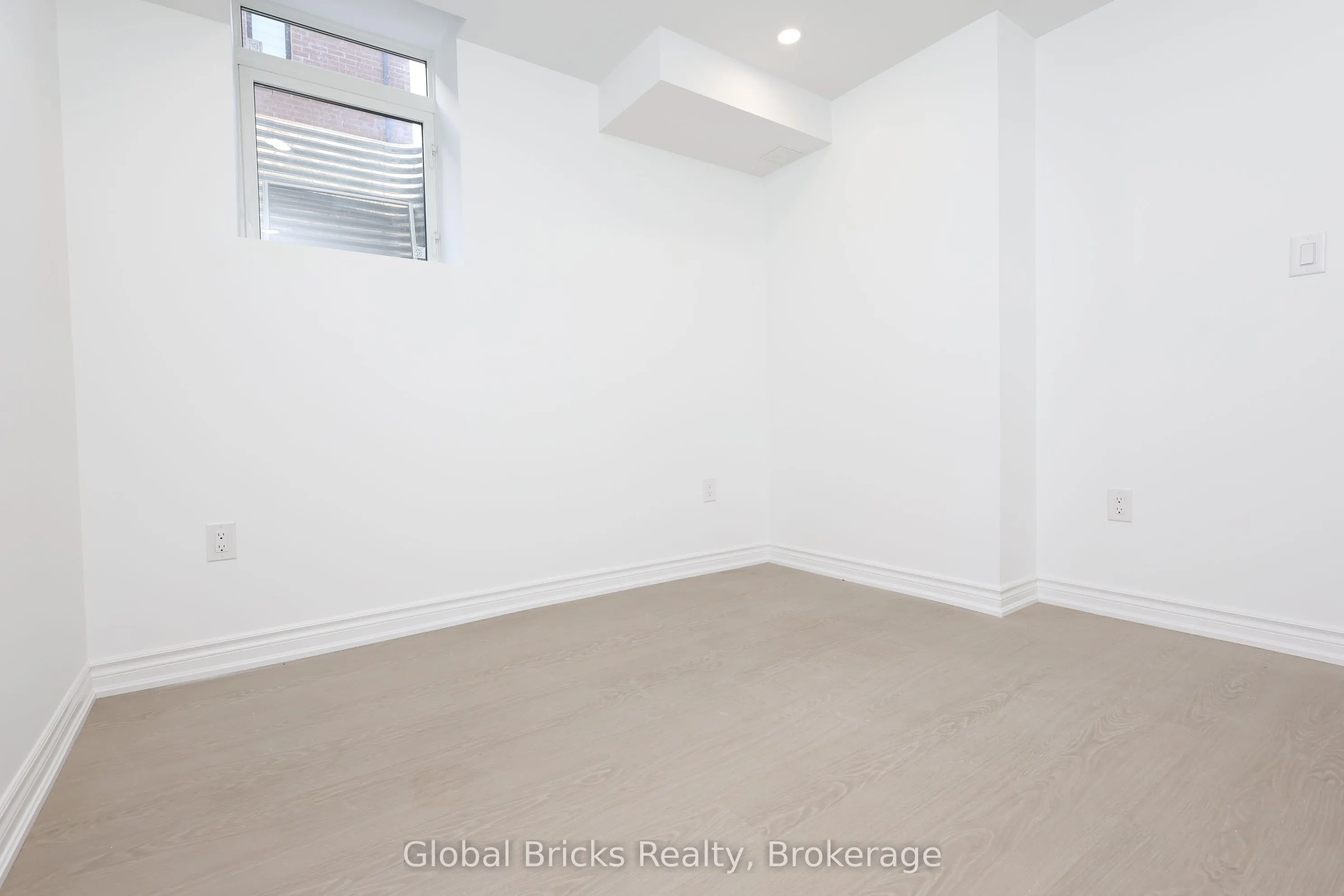 12 Bosworth Street N
