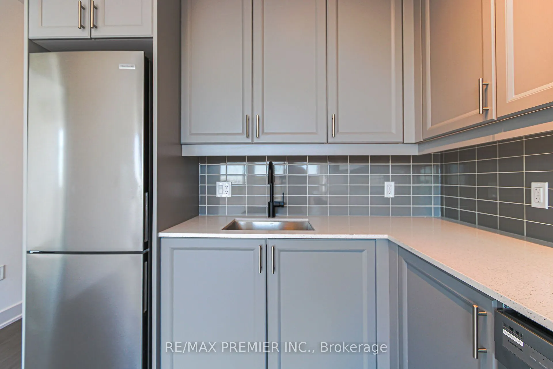 2343 Khalsa Gate W, #821
