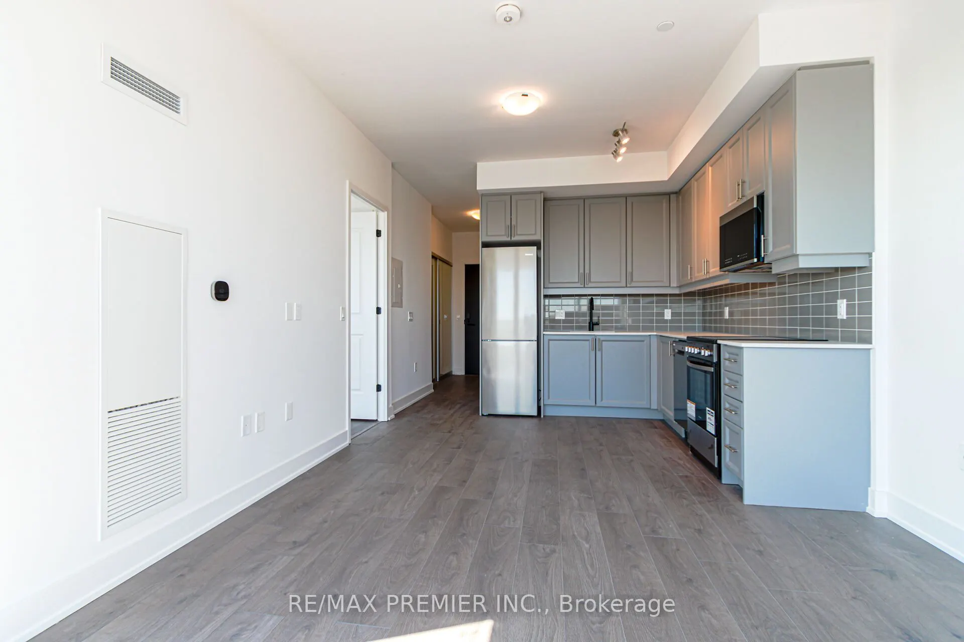 2343 Khalsa Gate W, #821