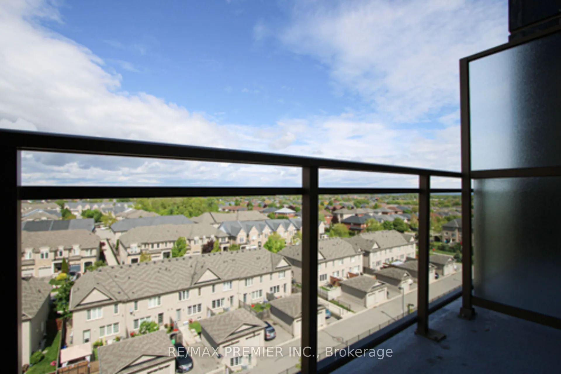 2343 Khalsa Gate W, #821