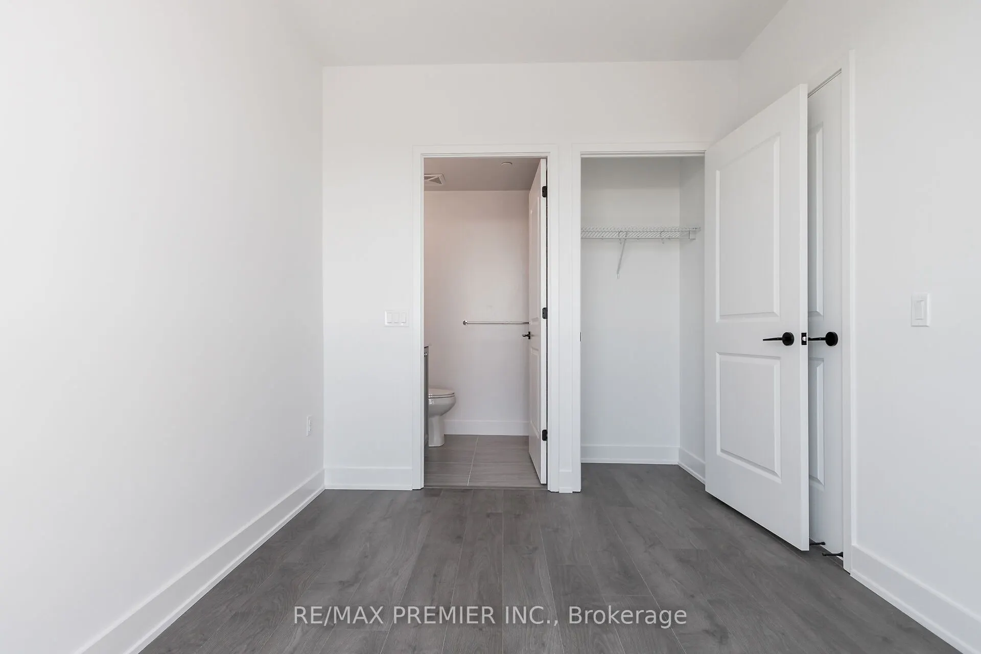 2343 Khalsa Gate W, #821