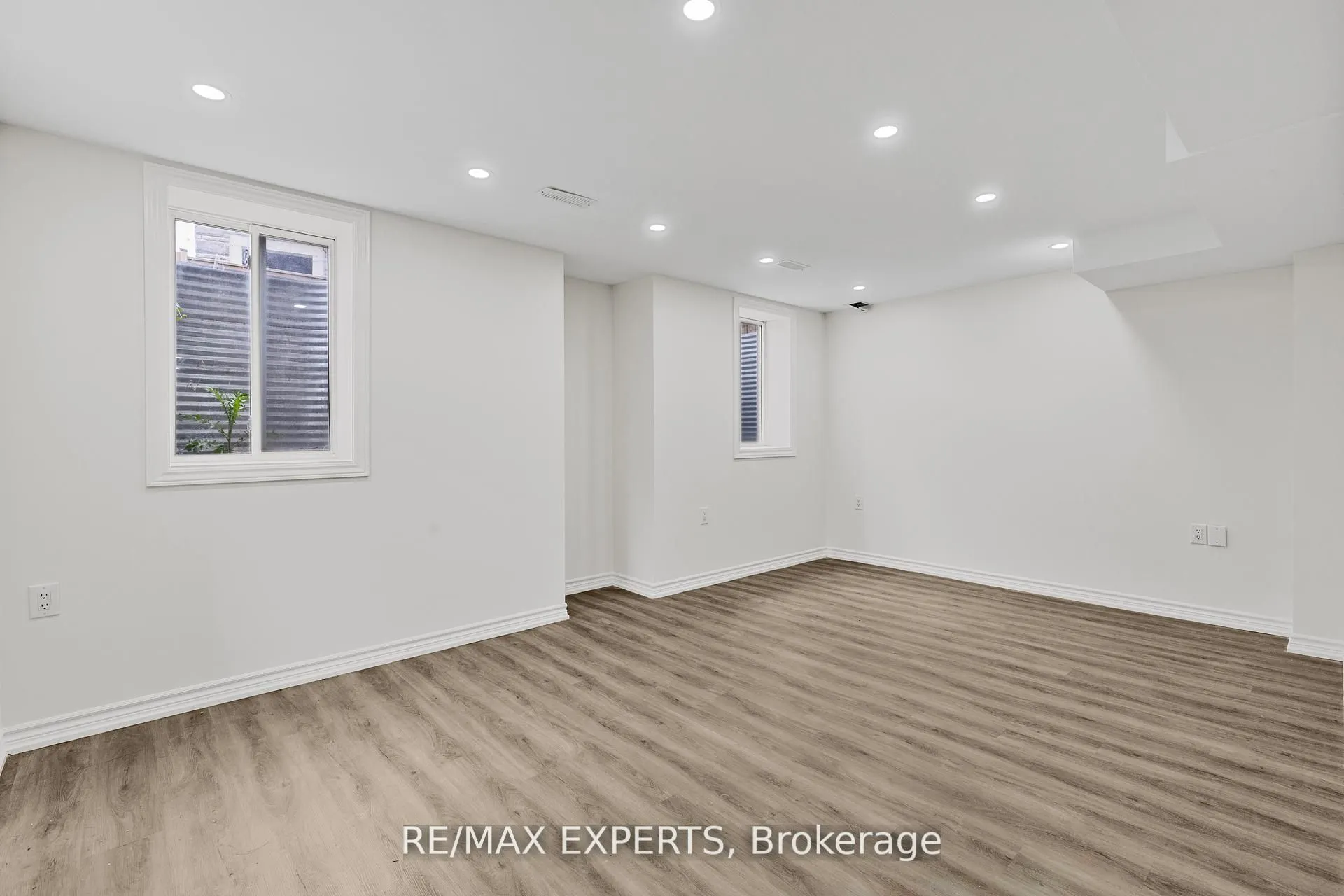 1374 Rose Way