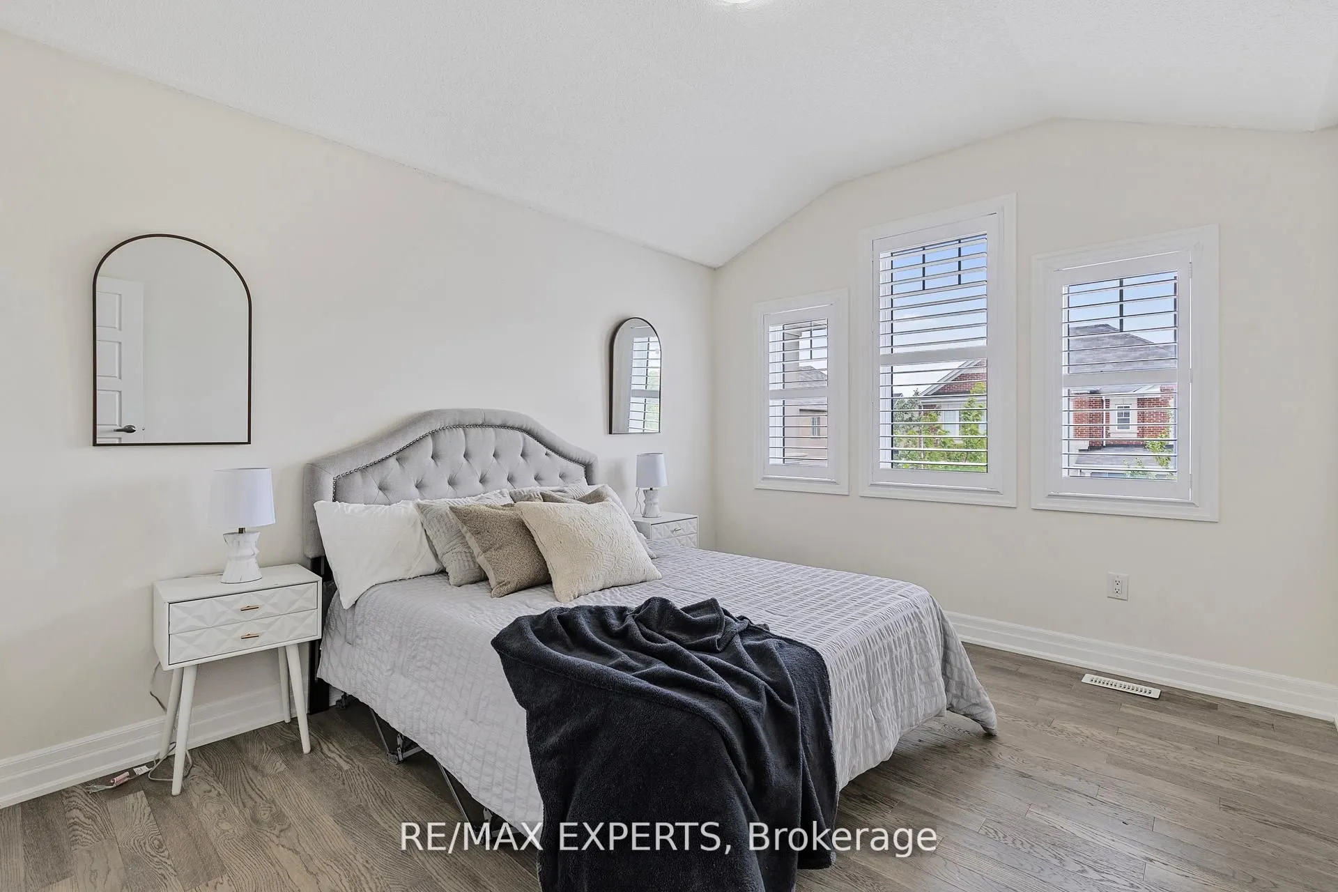 1374 Rose Way