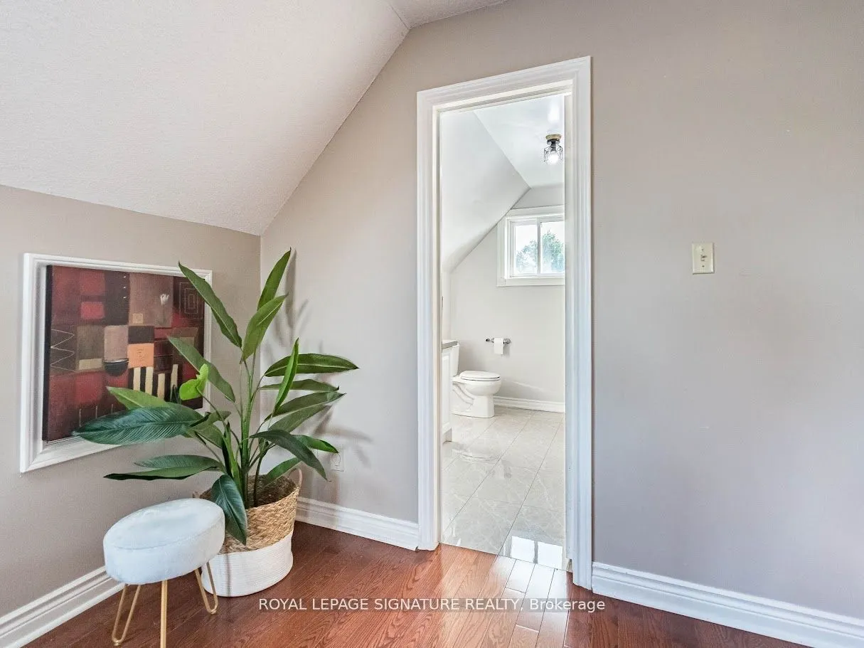 1206 Glenashton Drive