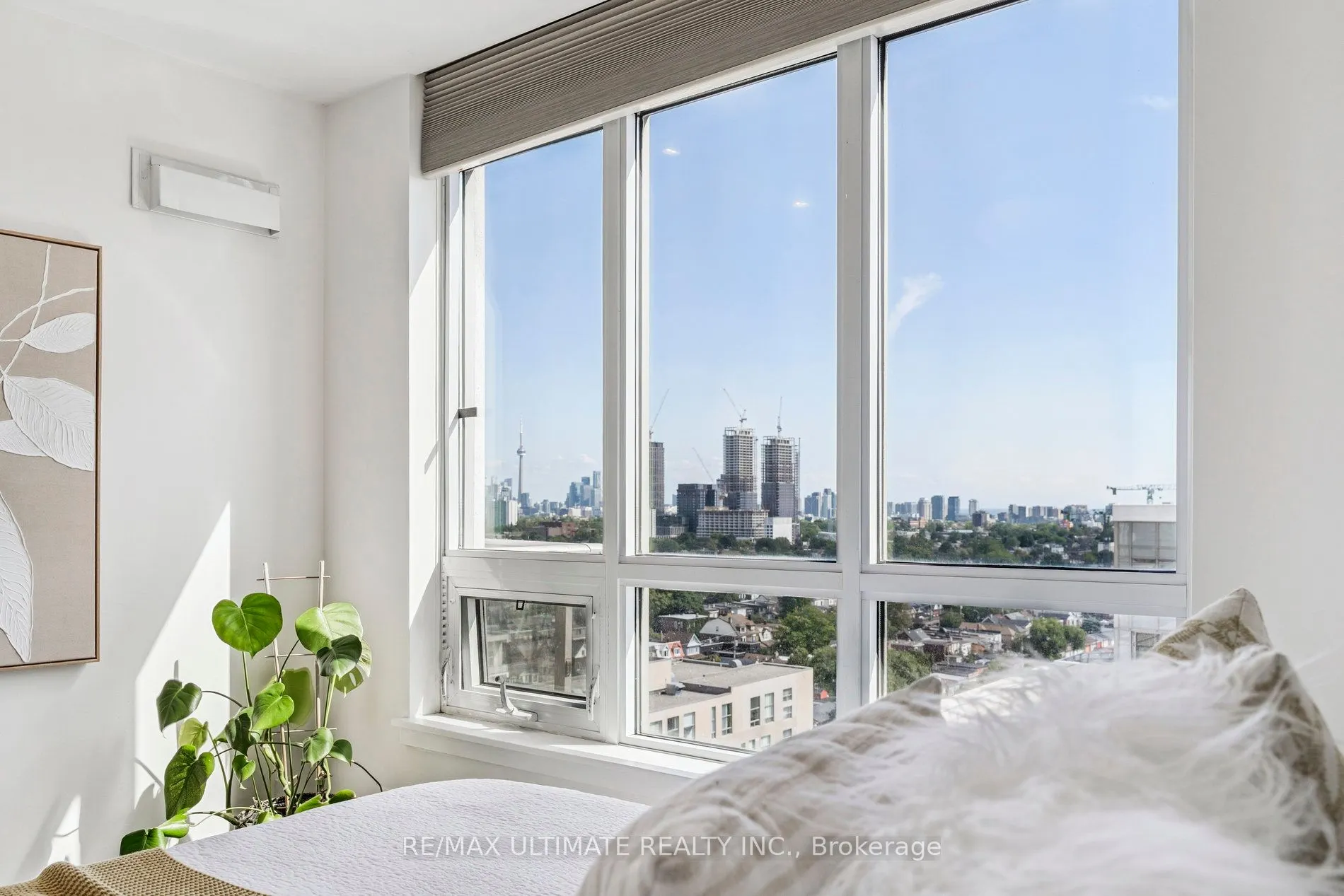 816 Lansdowne Avenue, #1402