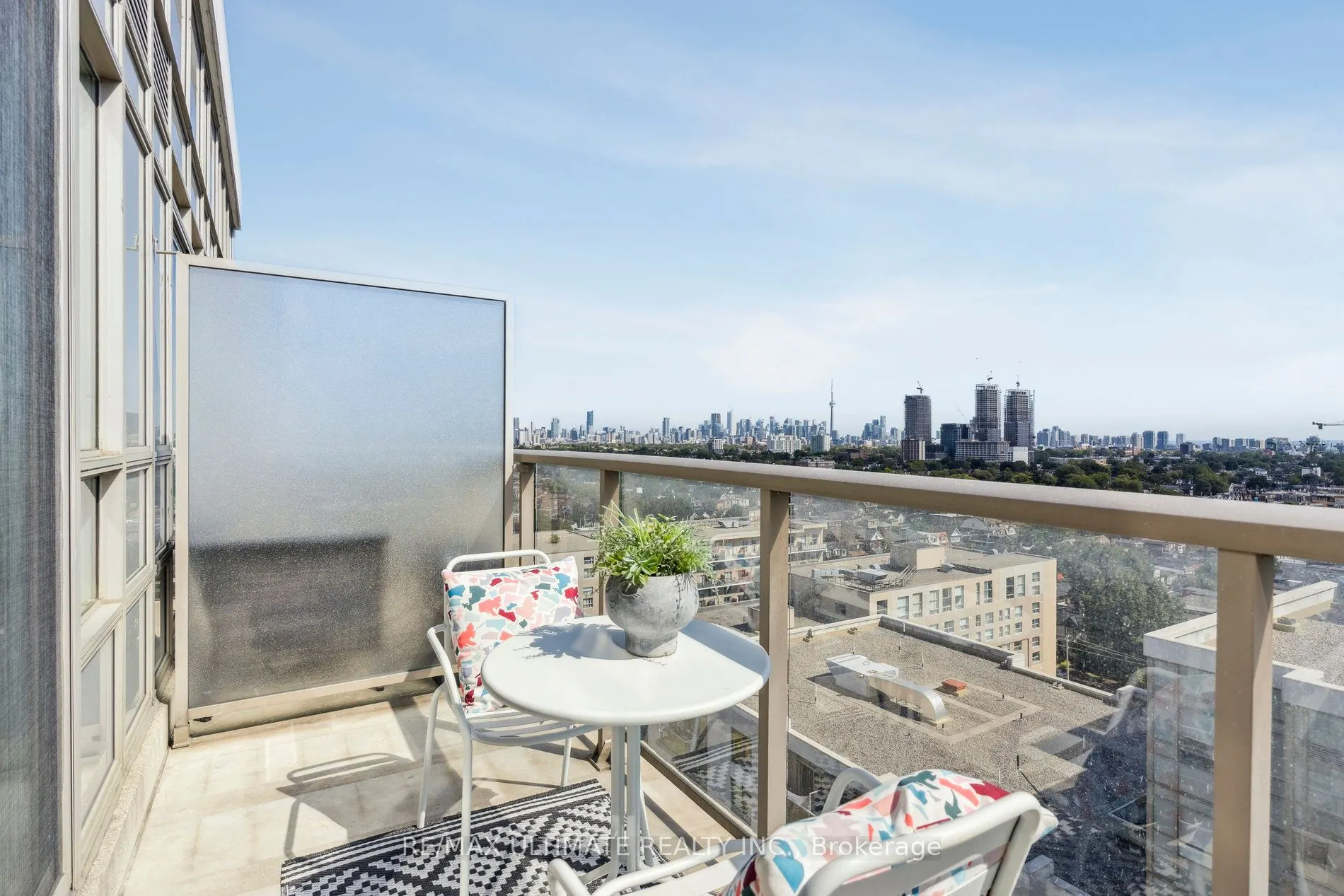 816 Lansdowne Avenue, #1402