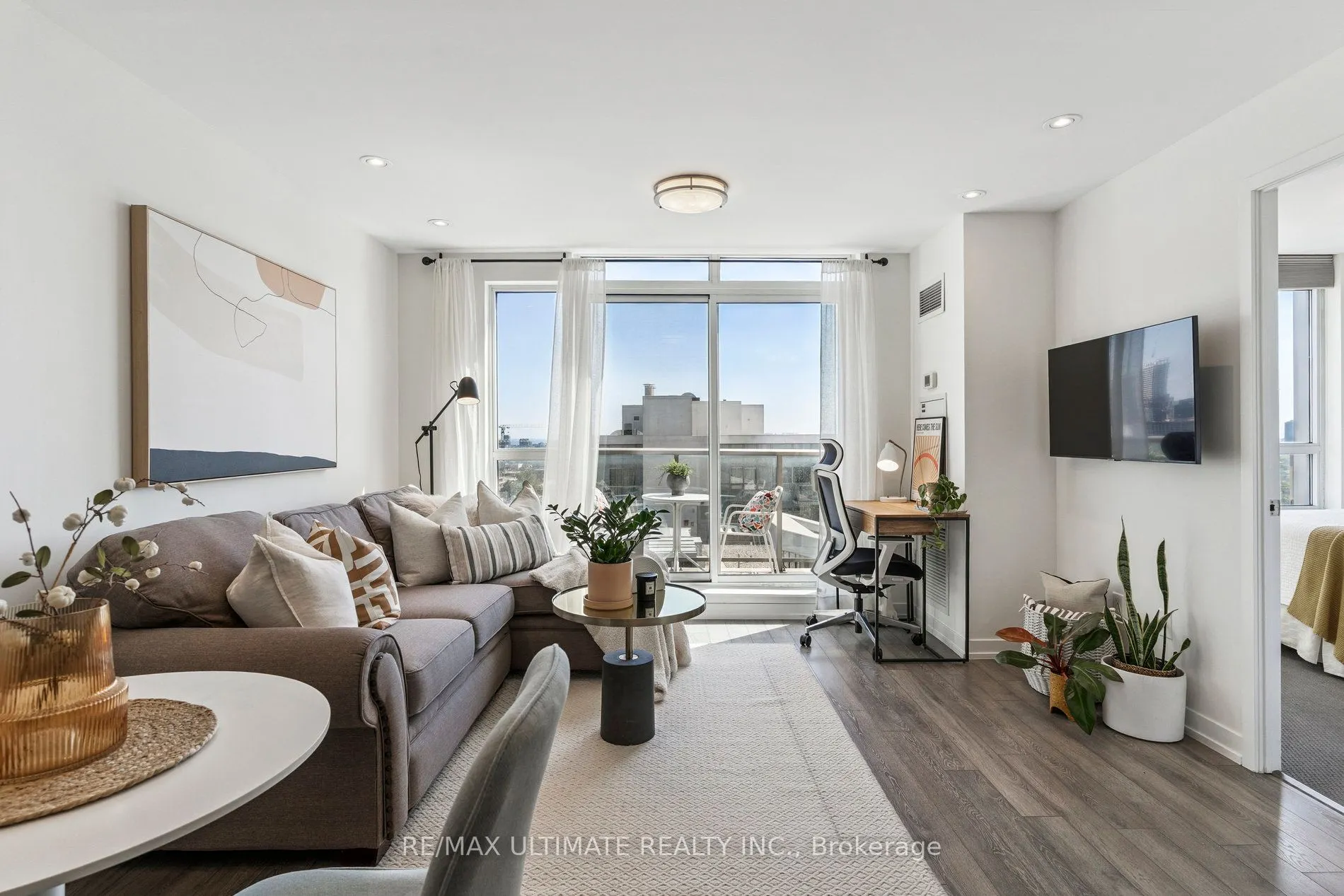 816 Lansdowne Avenue, #1402